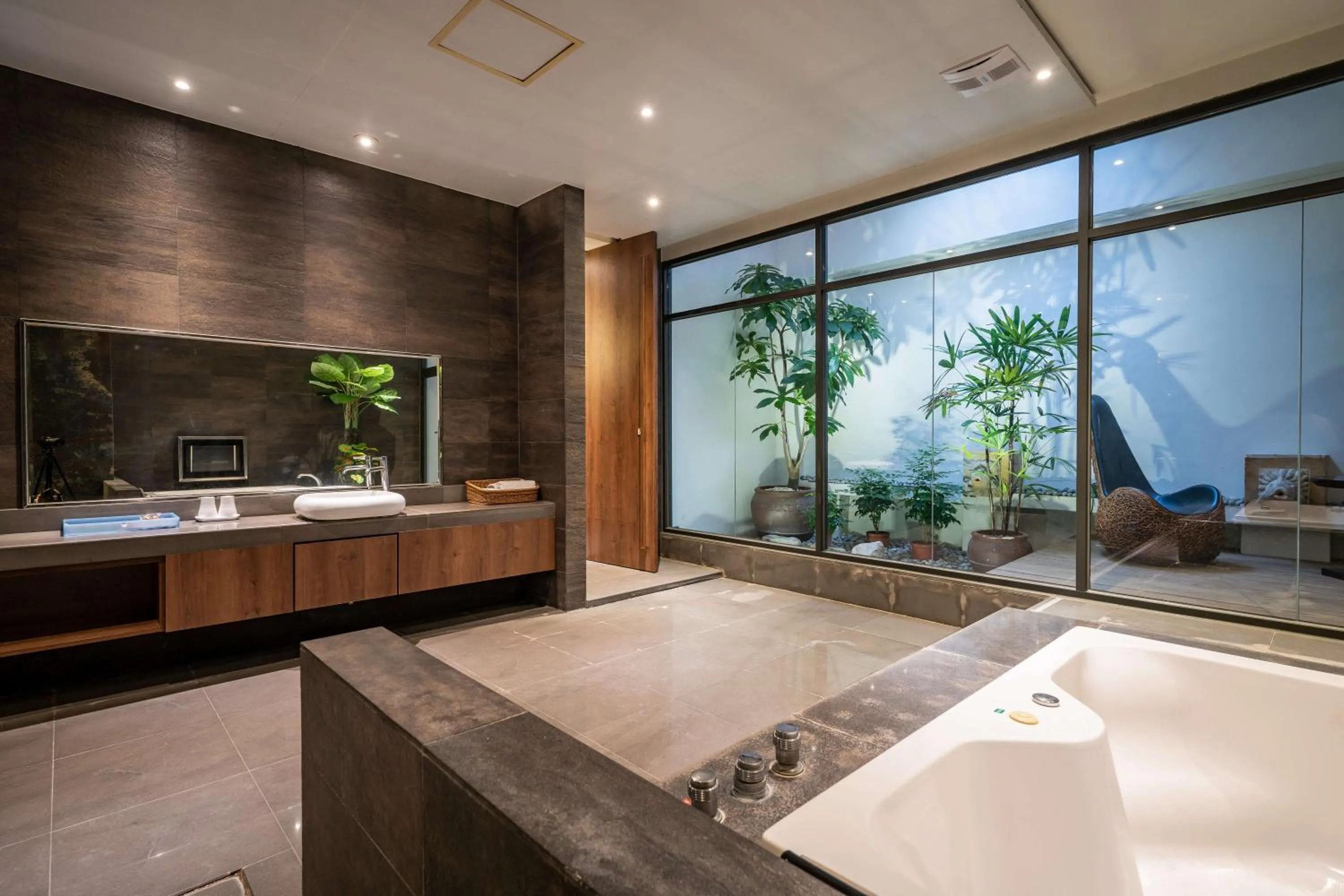 Bathroom in Aquarius Motel