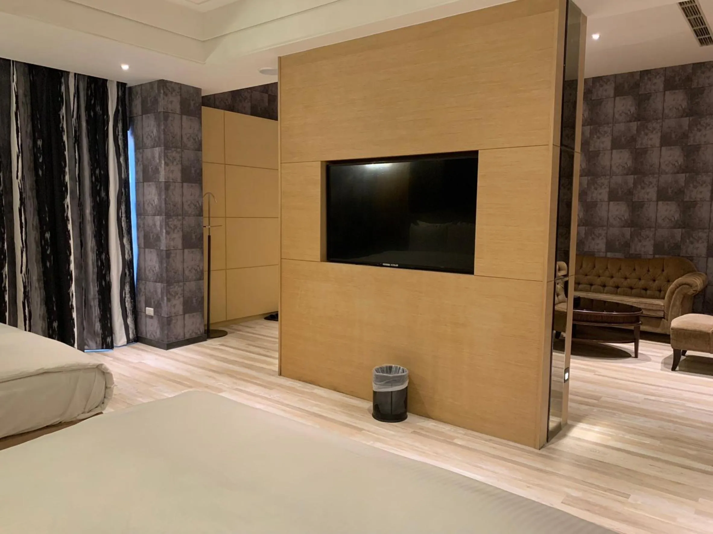 Photo of the whole room, Bed in Aquarius Motel