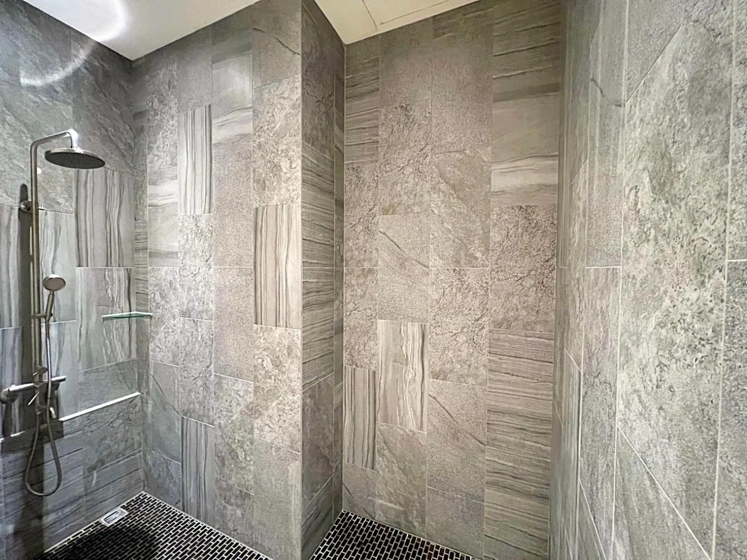 Bathroom in Aquarius Motel