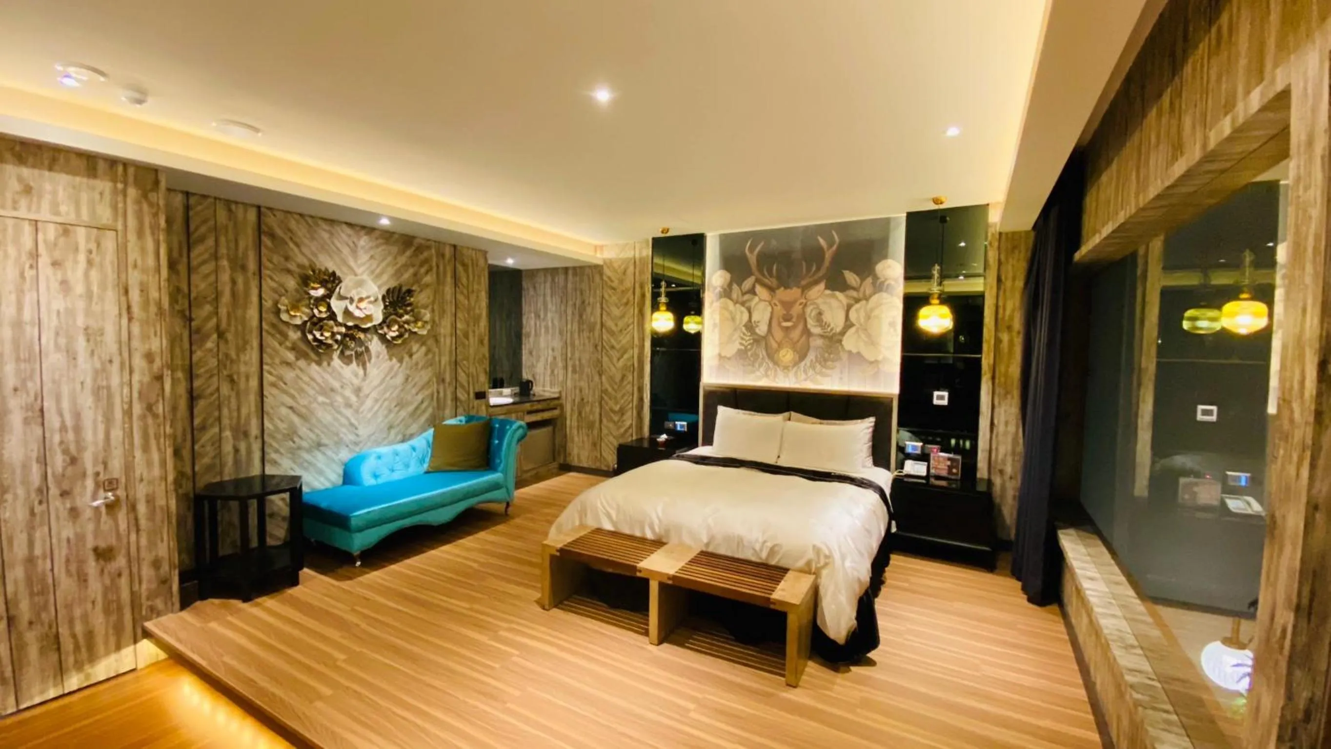 Photo of the whole room, Bed in Aquarius Motel