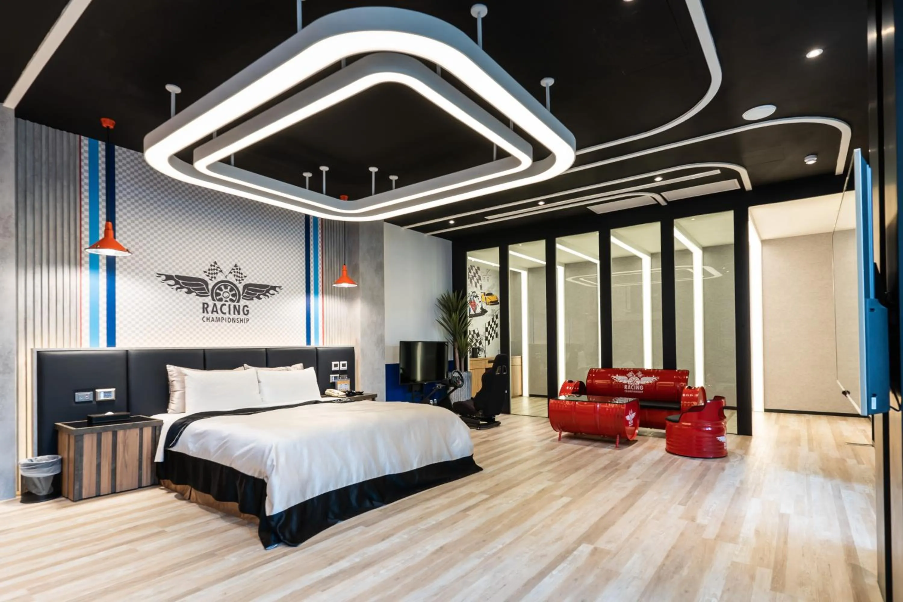 Photo of the whole room, Bed in Aquarius Motel