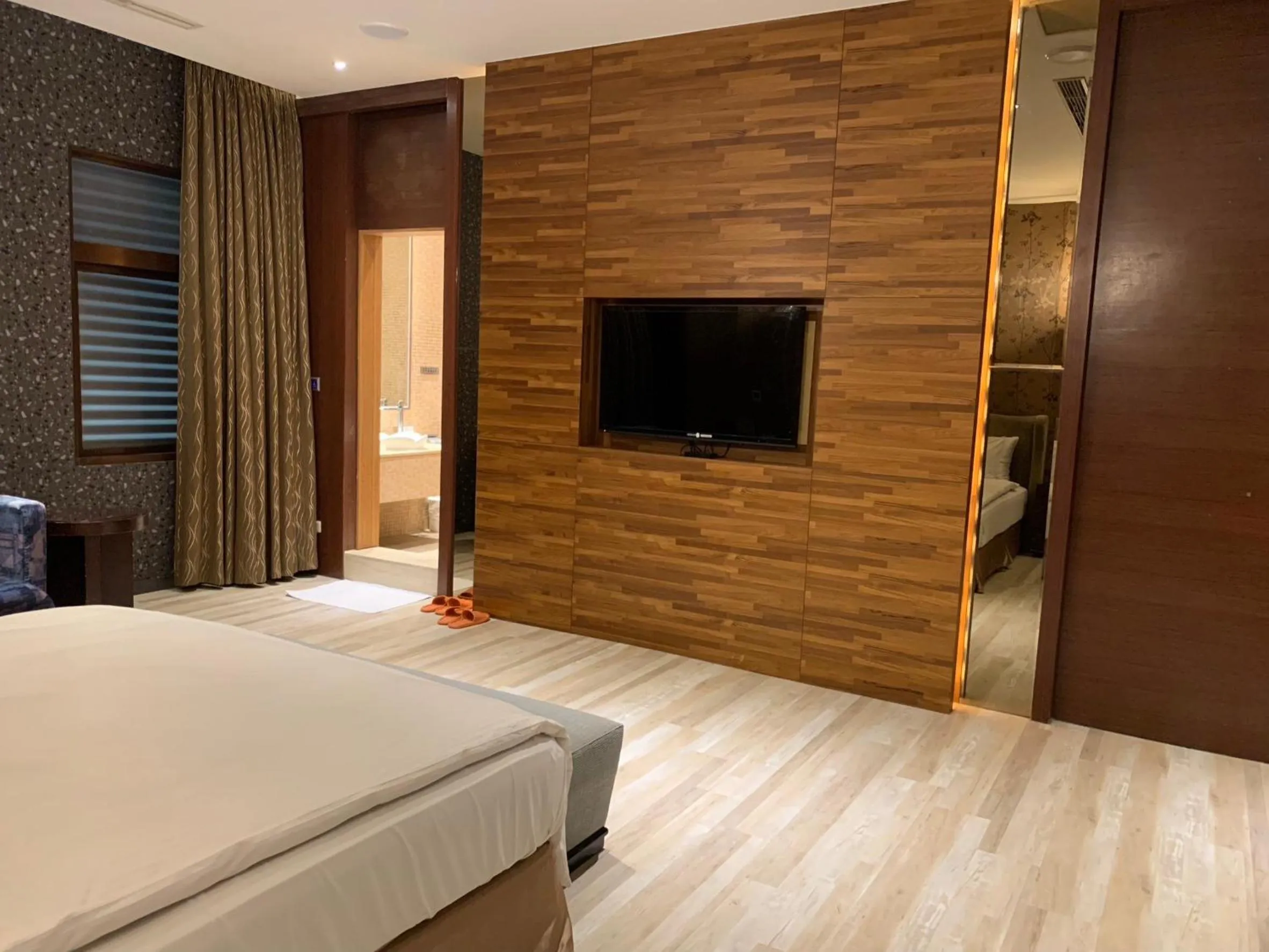 Photo of the whole room, Bed in Aquarius Motel