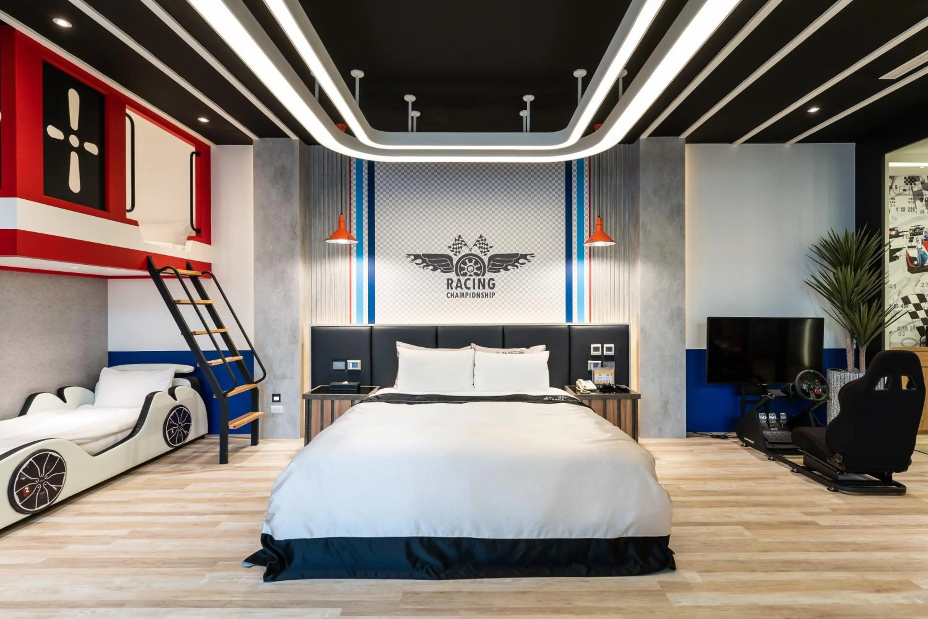 Photo of the whole room, Bed in Aquarius Motel