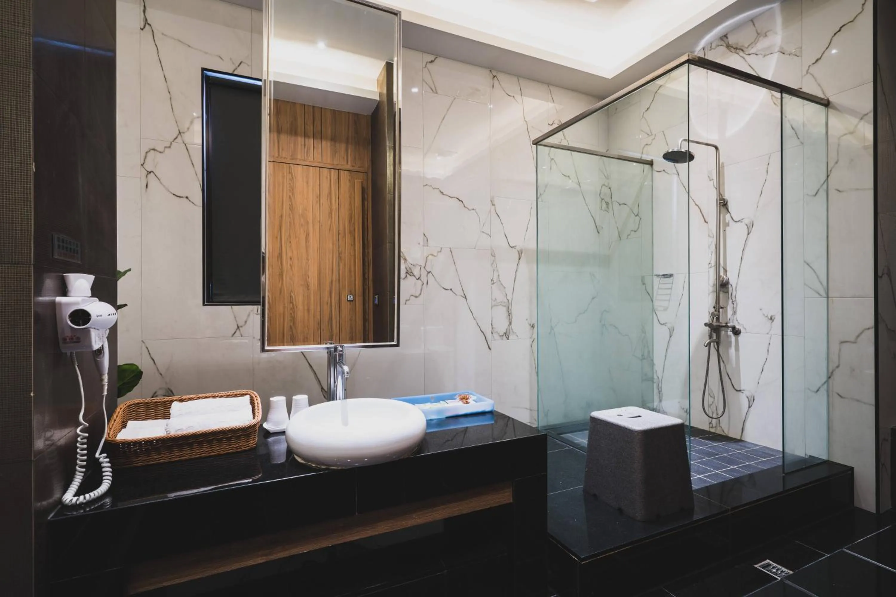 Shower in Aquarius Motel