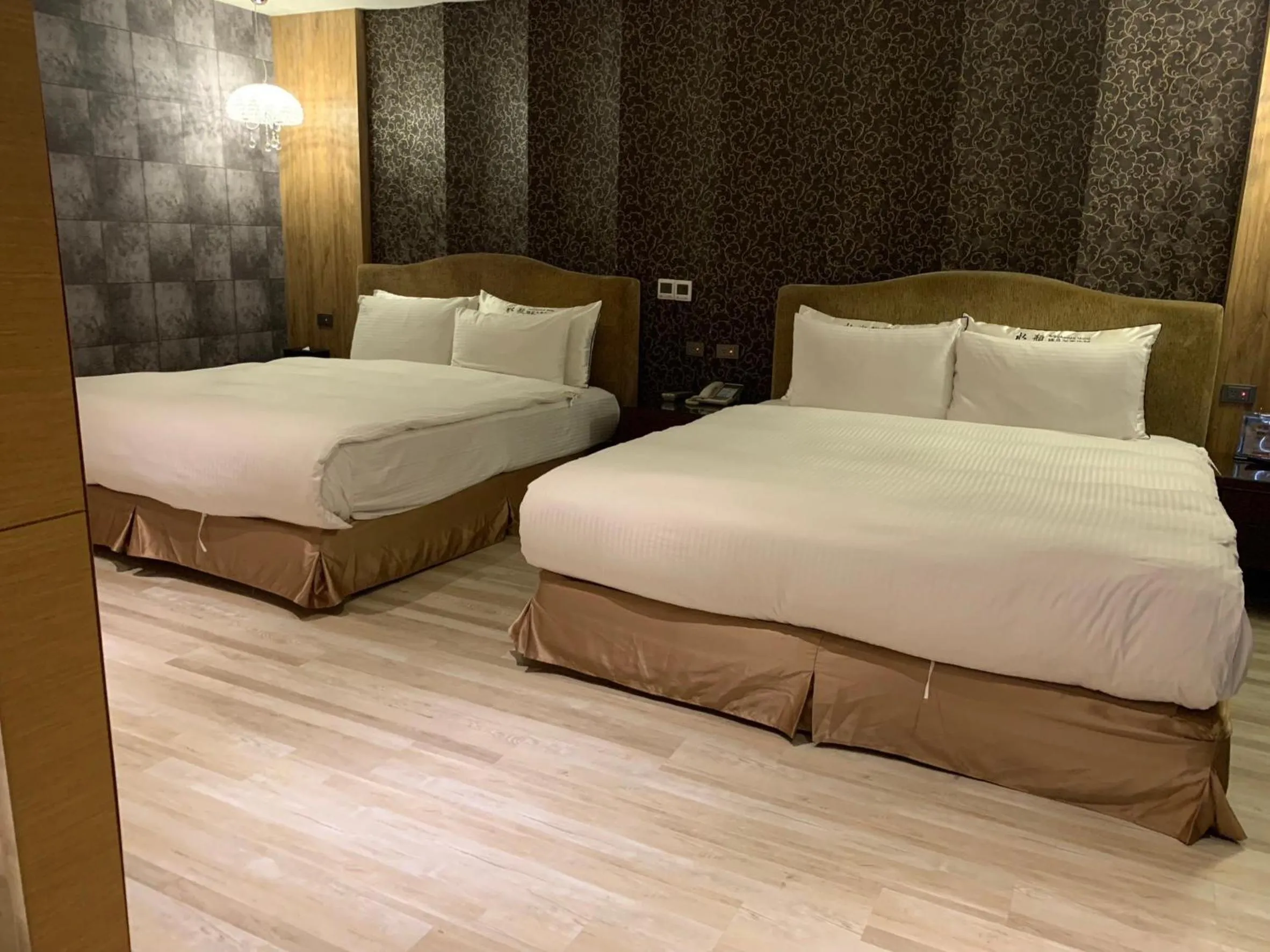 Photo of the whole room, Bed in Aquarius Motel