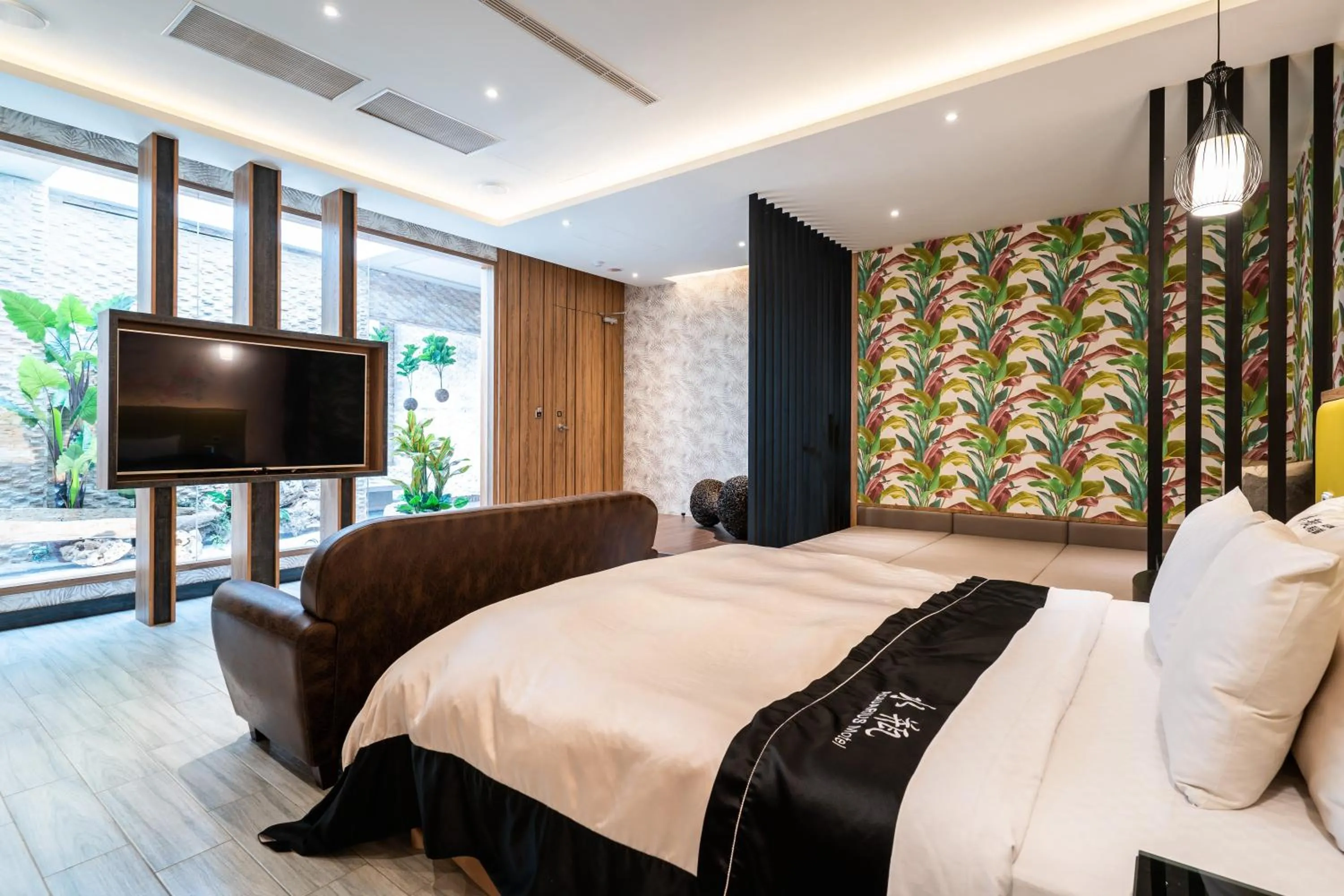 Photo of the whole room, Bed in Aquarius Motel