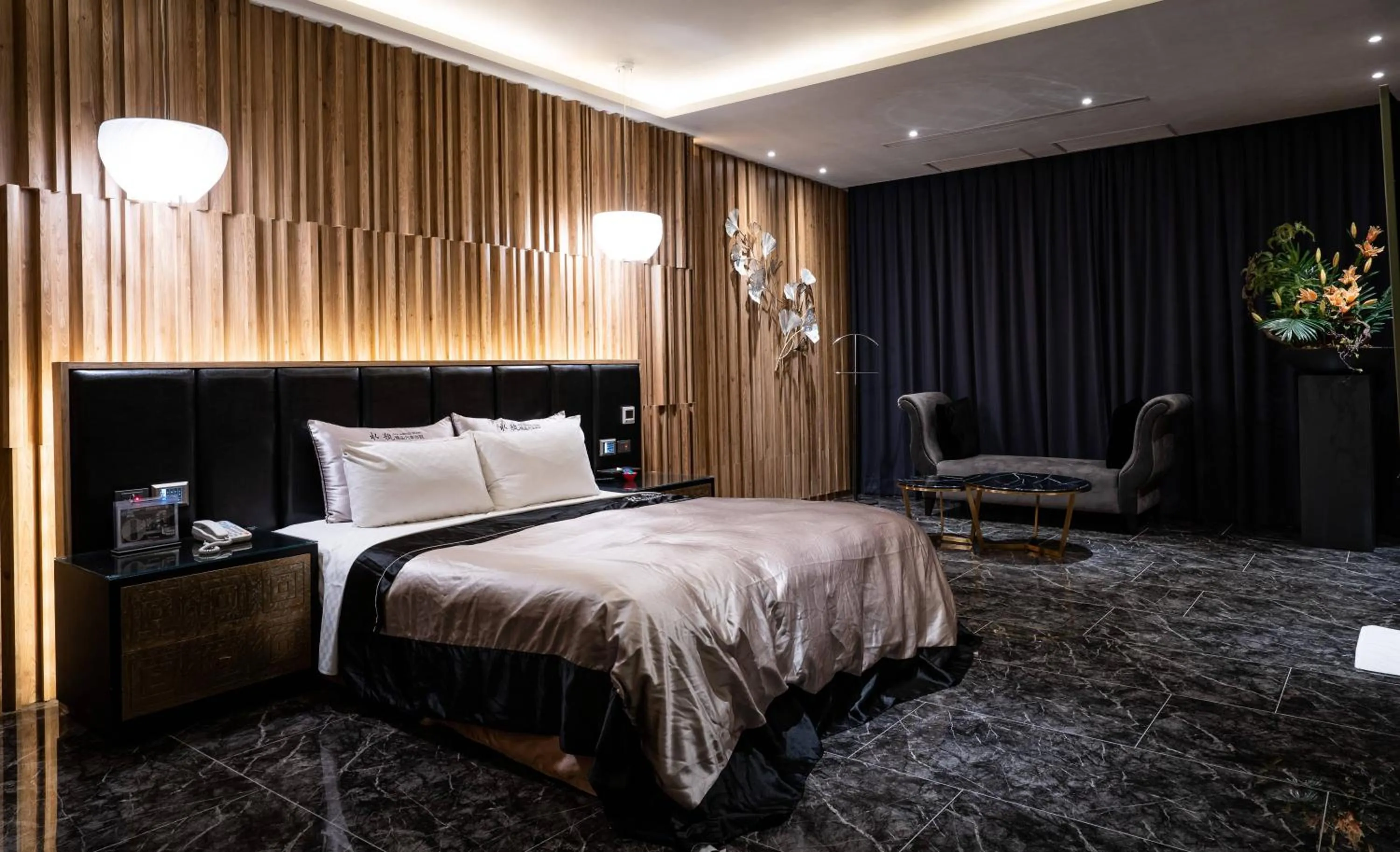 Photo of the whole room, Bed in Aquarius Motel