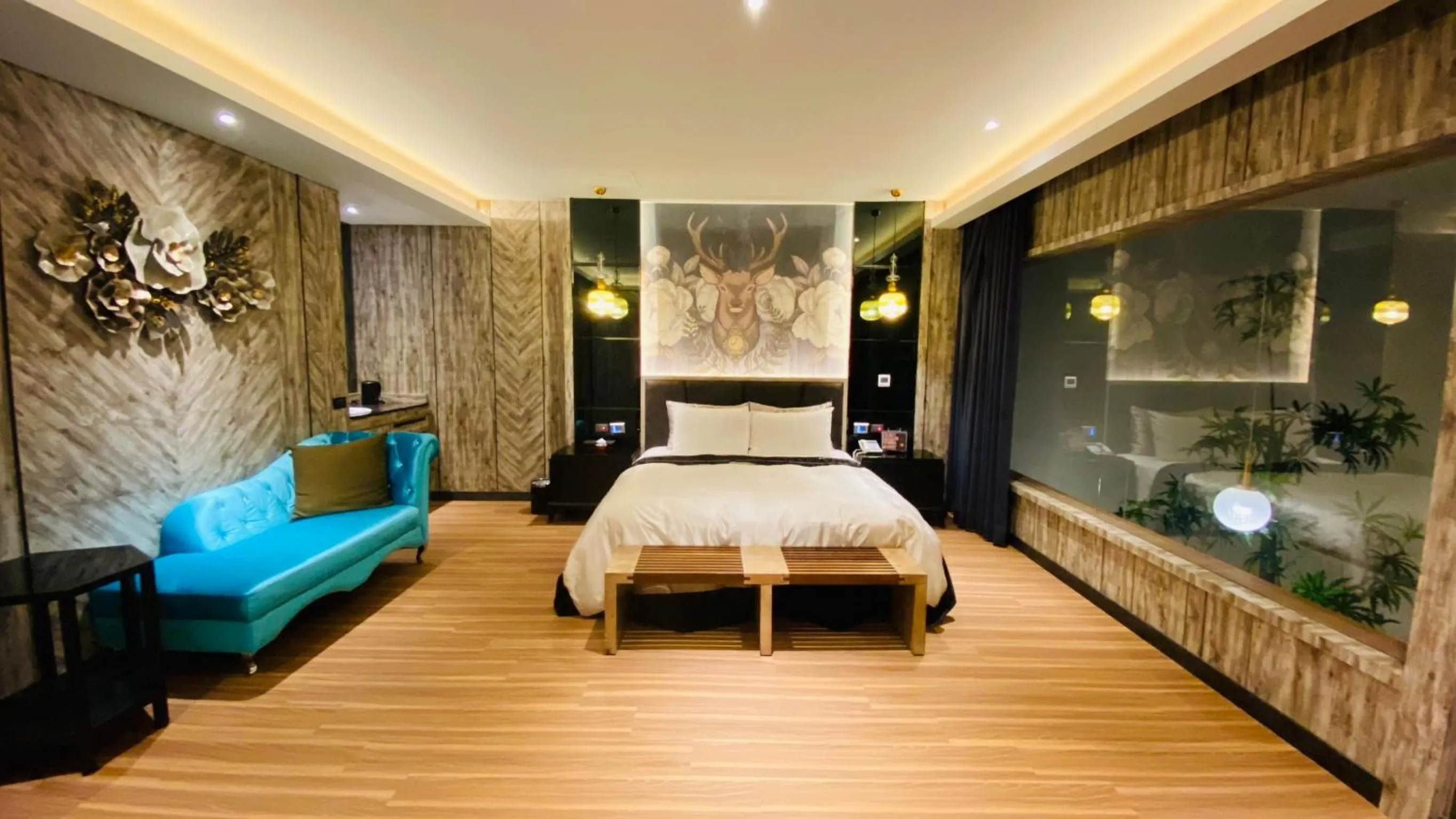 Photo of the whole room, Bed in Aquarius Motel