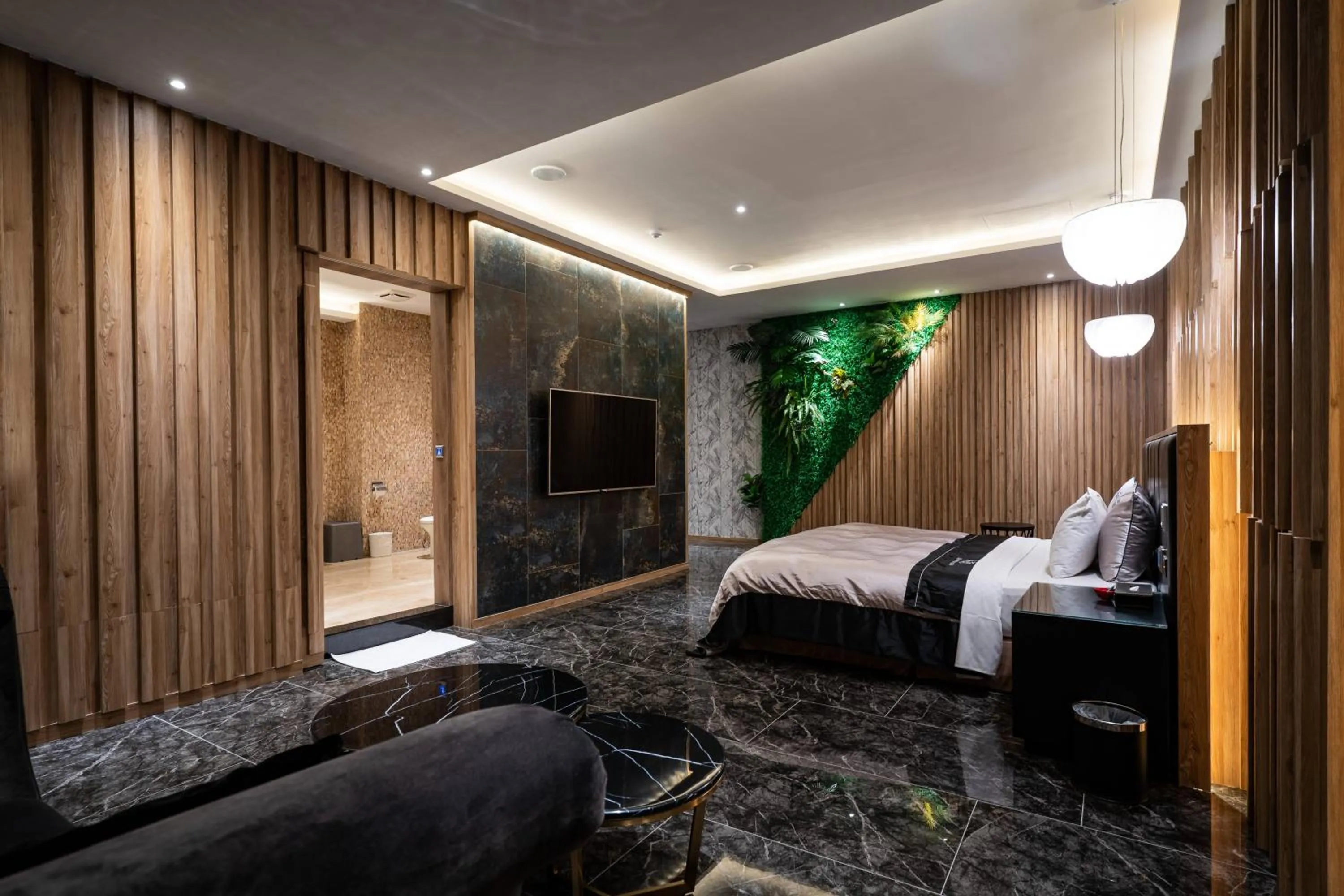 Photo of the whole room, Bed in Aquarius Motel