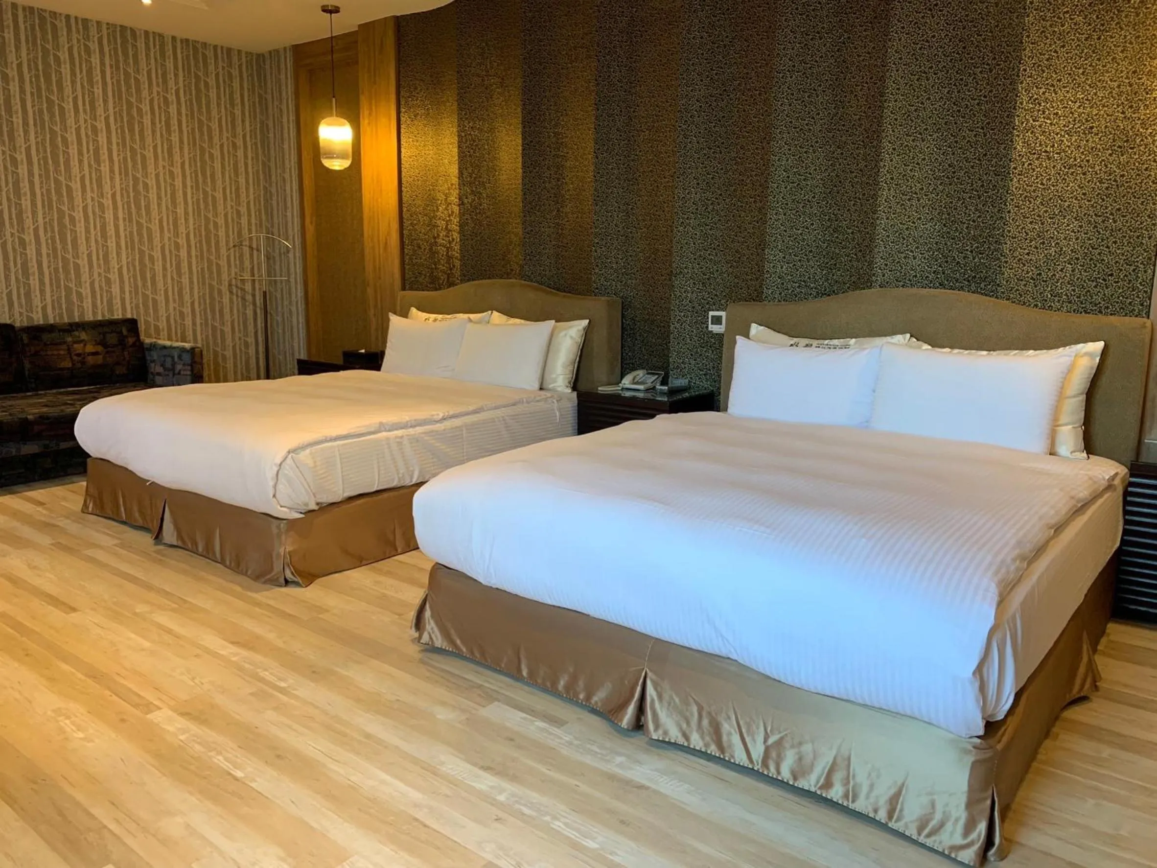 Photo of the whole room, Bed in Aquarius Motel