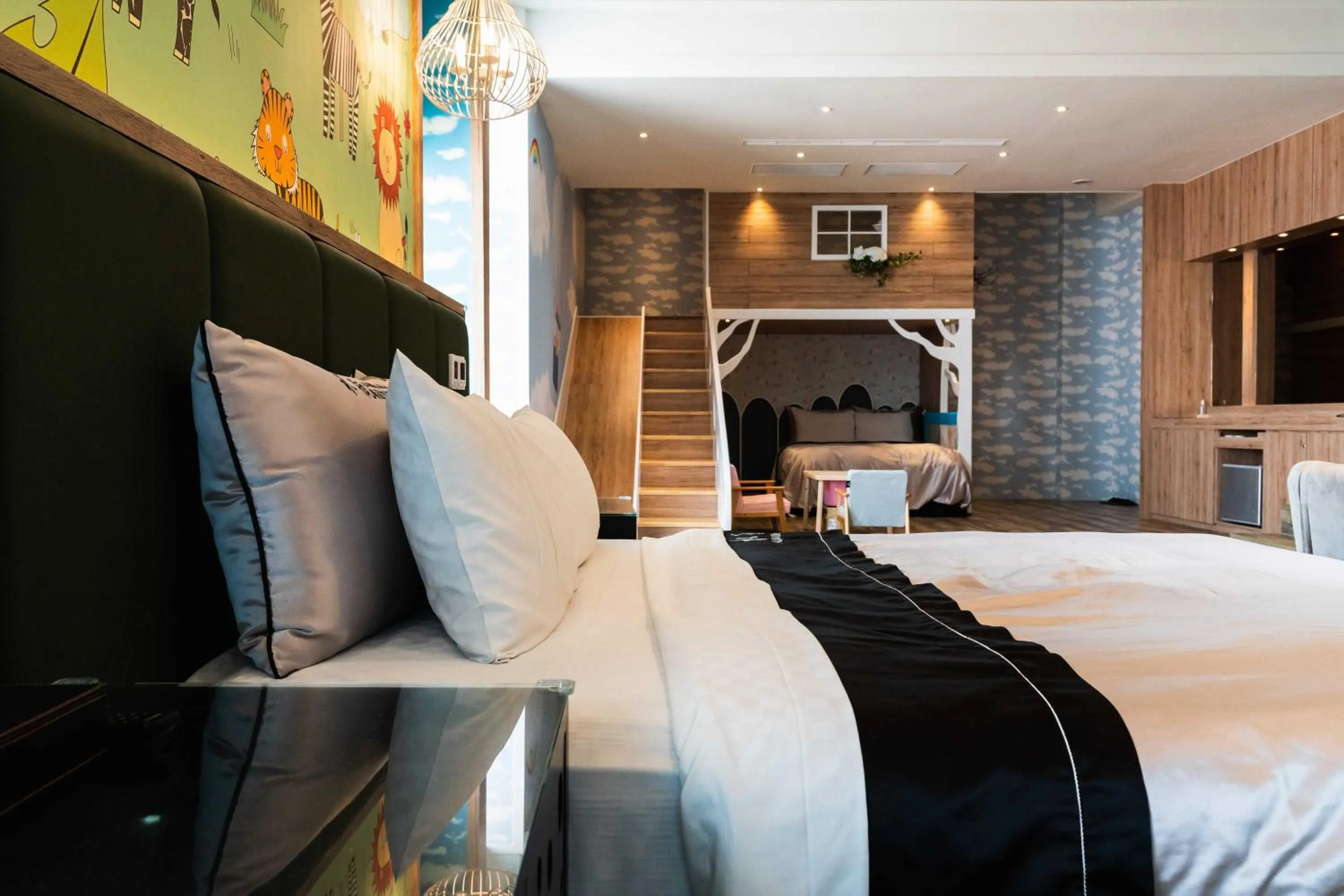 Photo of the whole room, Bed in Aquarius Motel