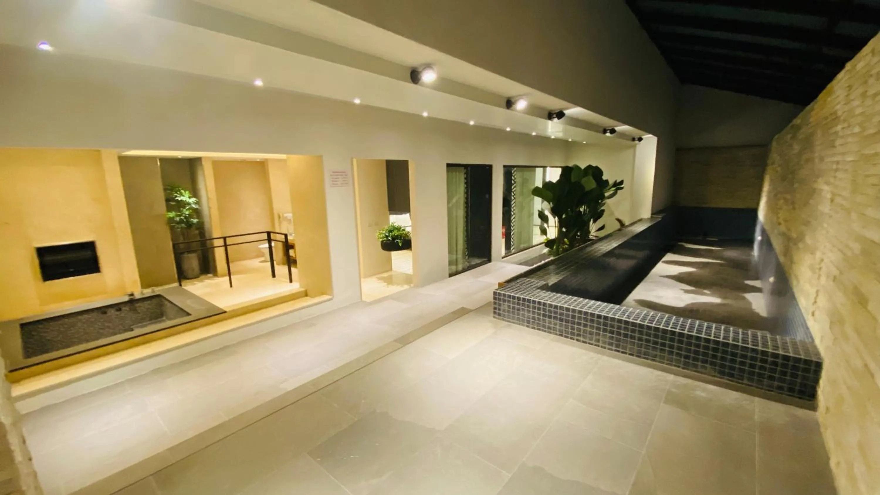 Swimming pool in Aquarius Motel