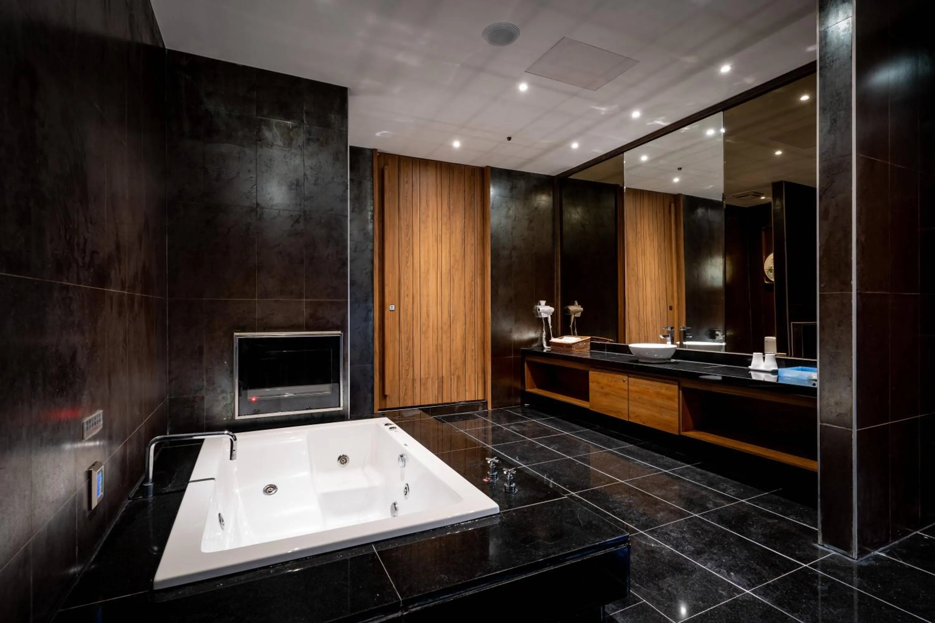 Bathroom in Aquarius Motel