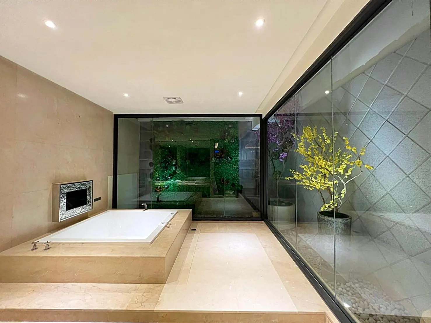 Bathroom, Bed in Aquarius Motel