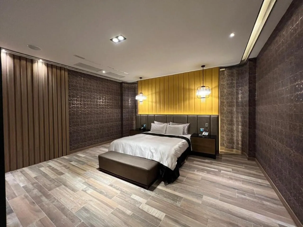 Photo of the whole room, Bed in Aquarius Motel