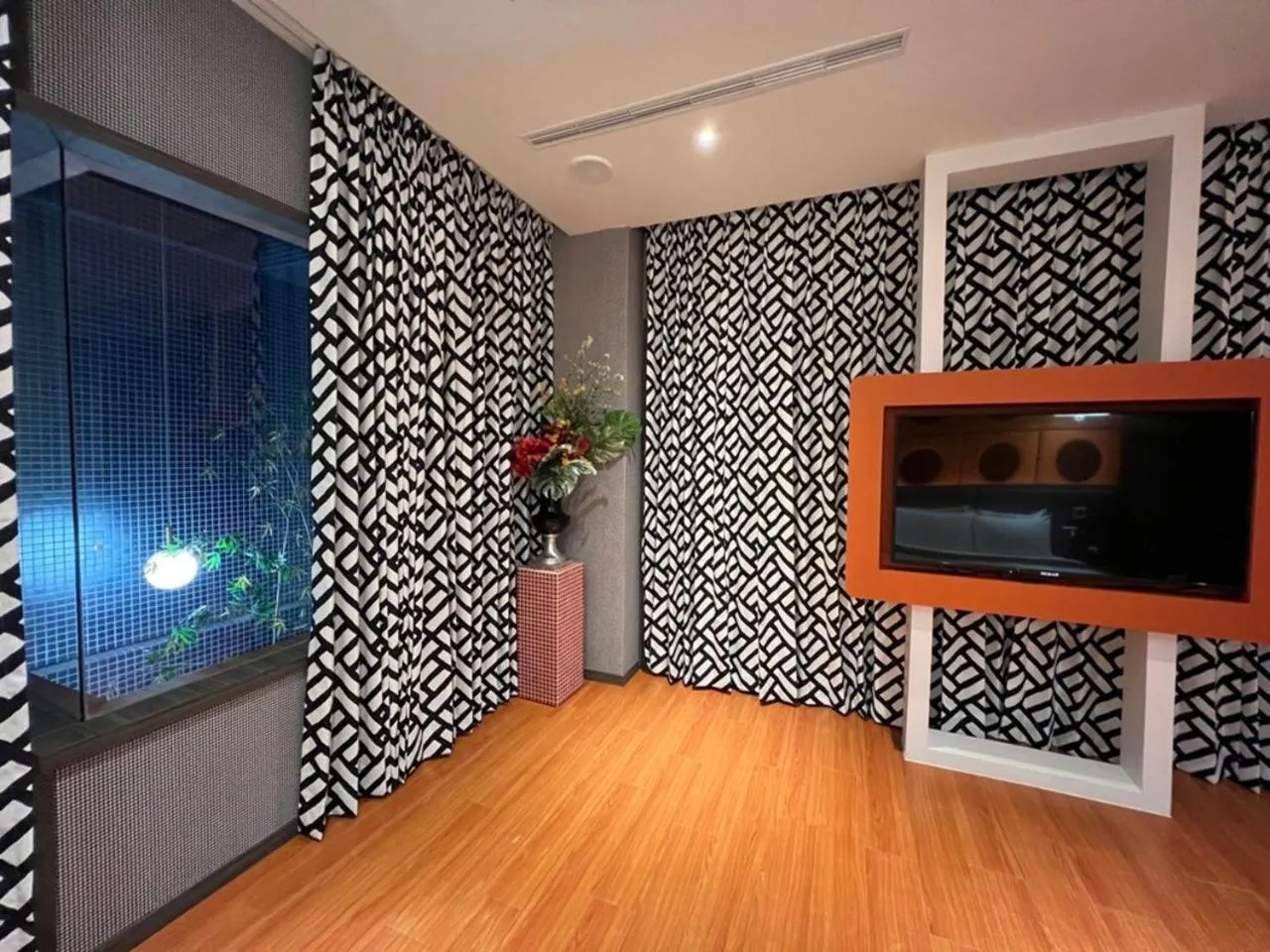 Photo of the whole room in Aquarius Motel