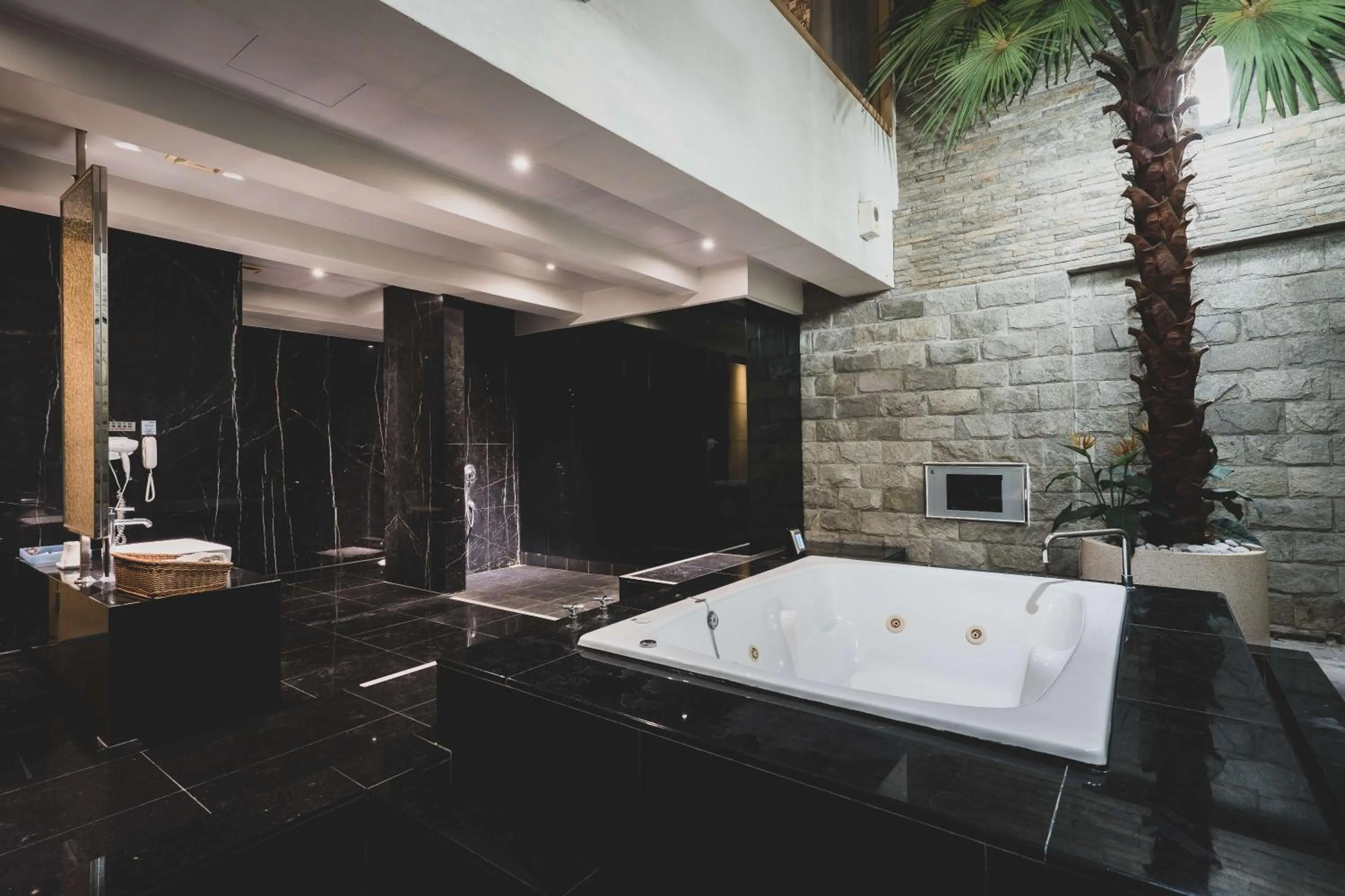 Bathroom in Aquarius Motel