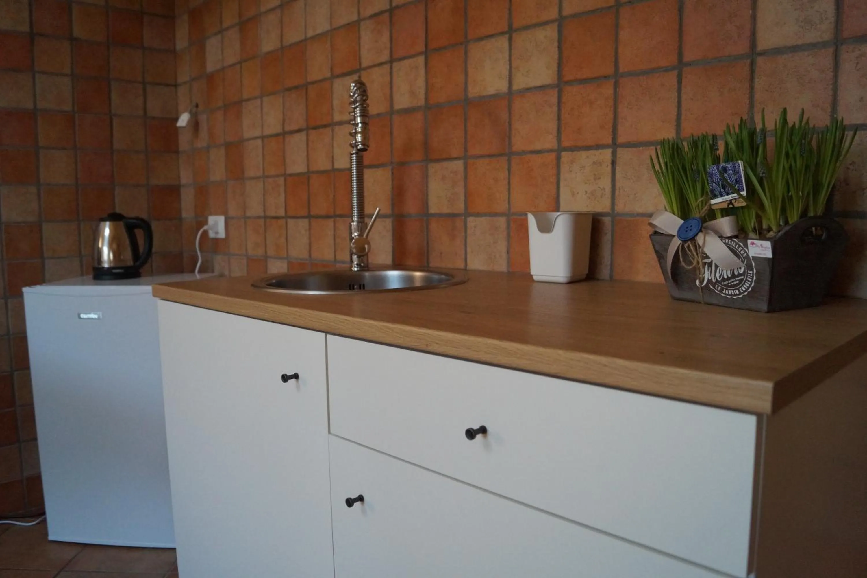 Decorative detail in Bonjour Bonheur