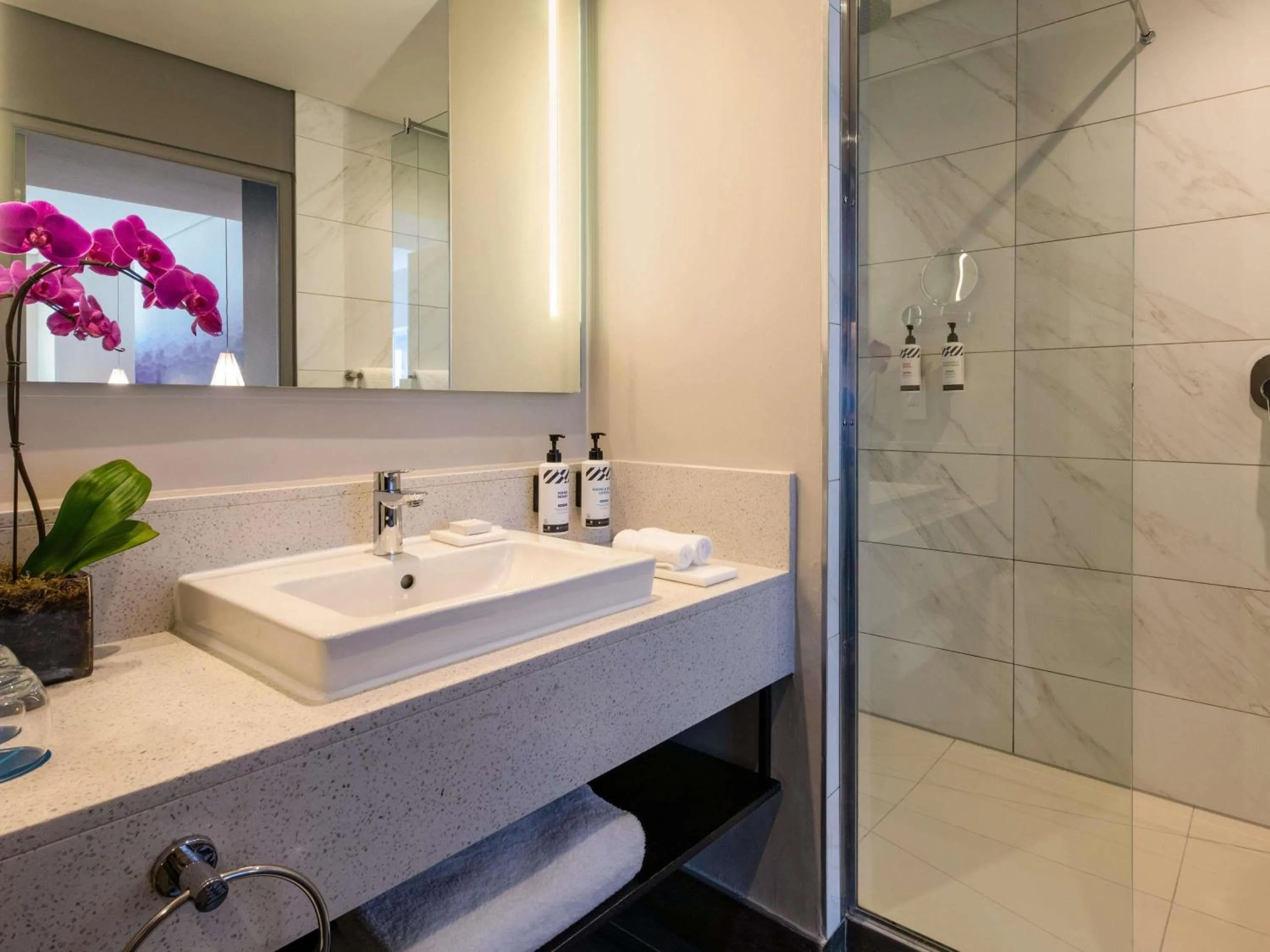 Bedroom in Pullman Cape Town City Centre