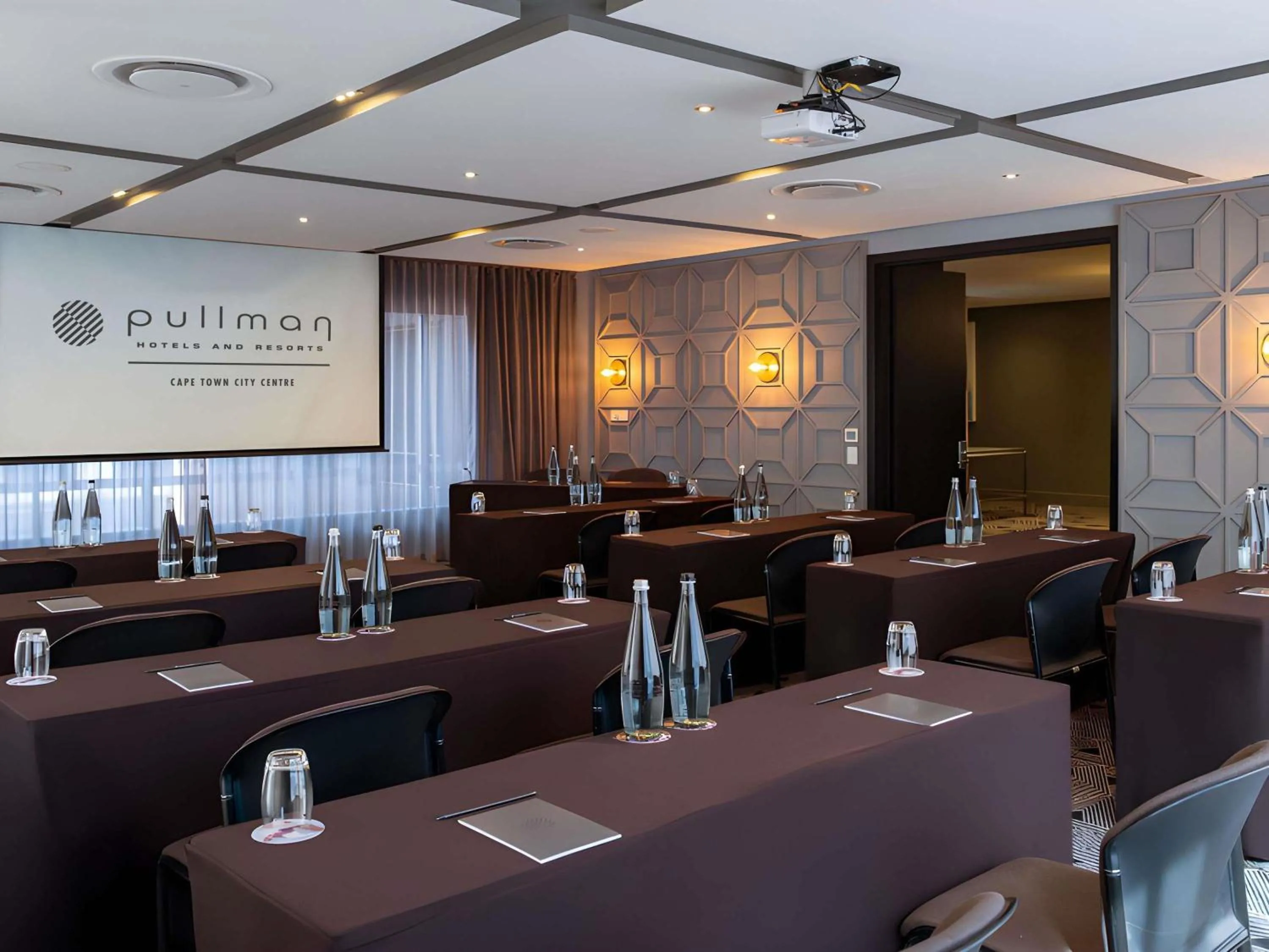 Meeting/conference room in Pullman Cape Town City Centre