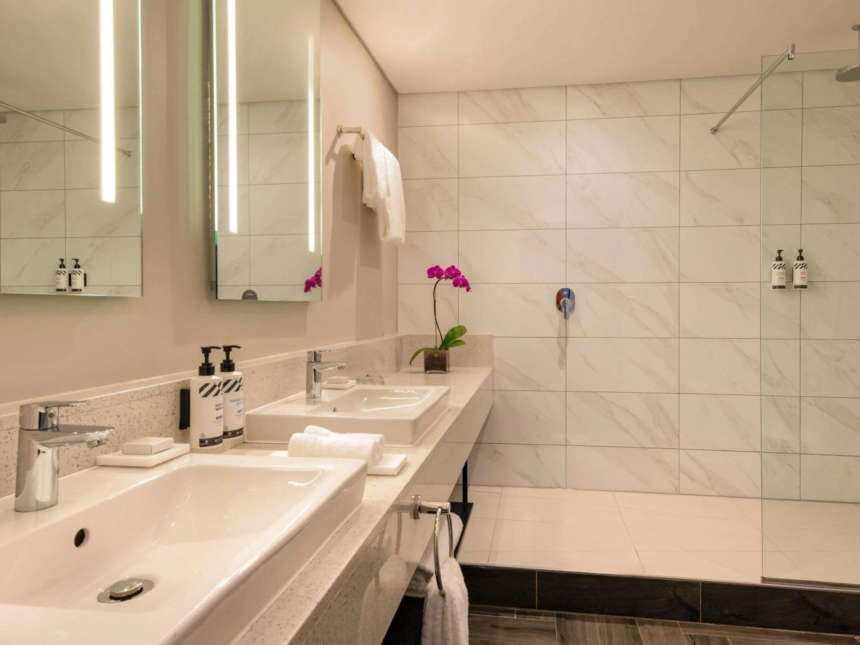 Bedroom in Pullman Cape Town City Centre