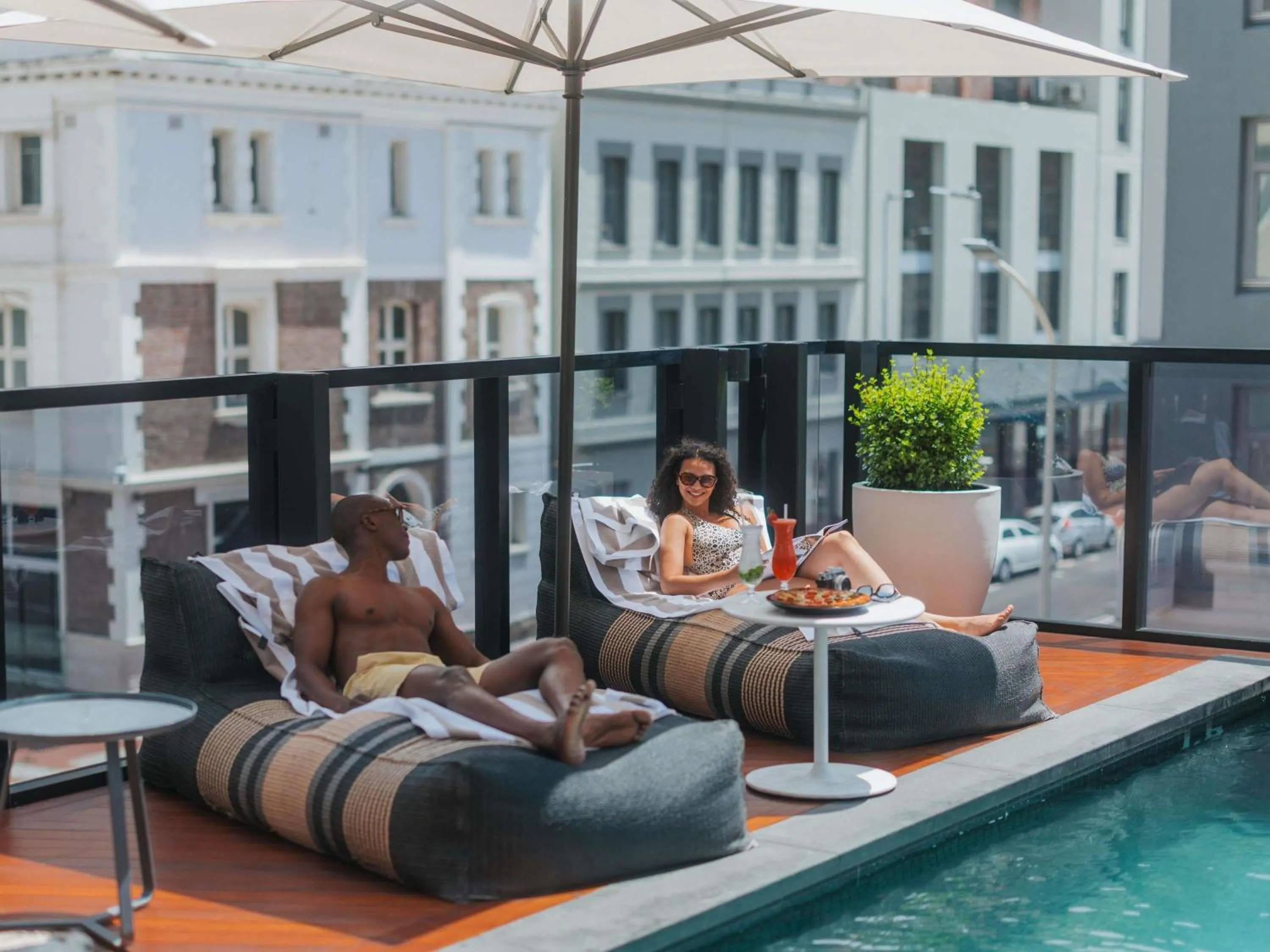 Lounge or bar in Pullman Cape Town City Centre