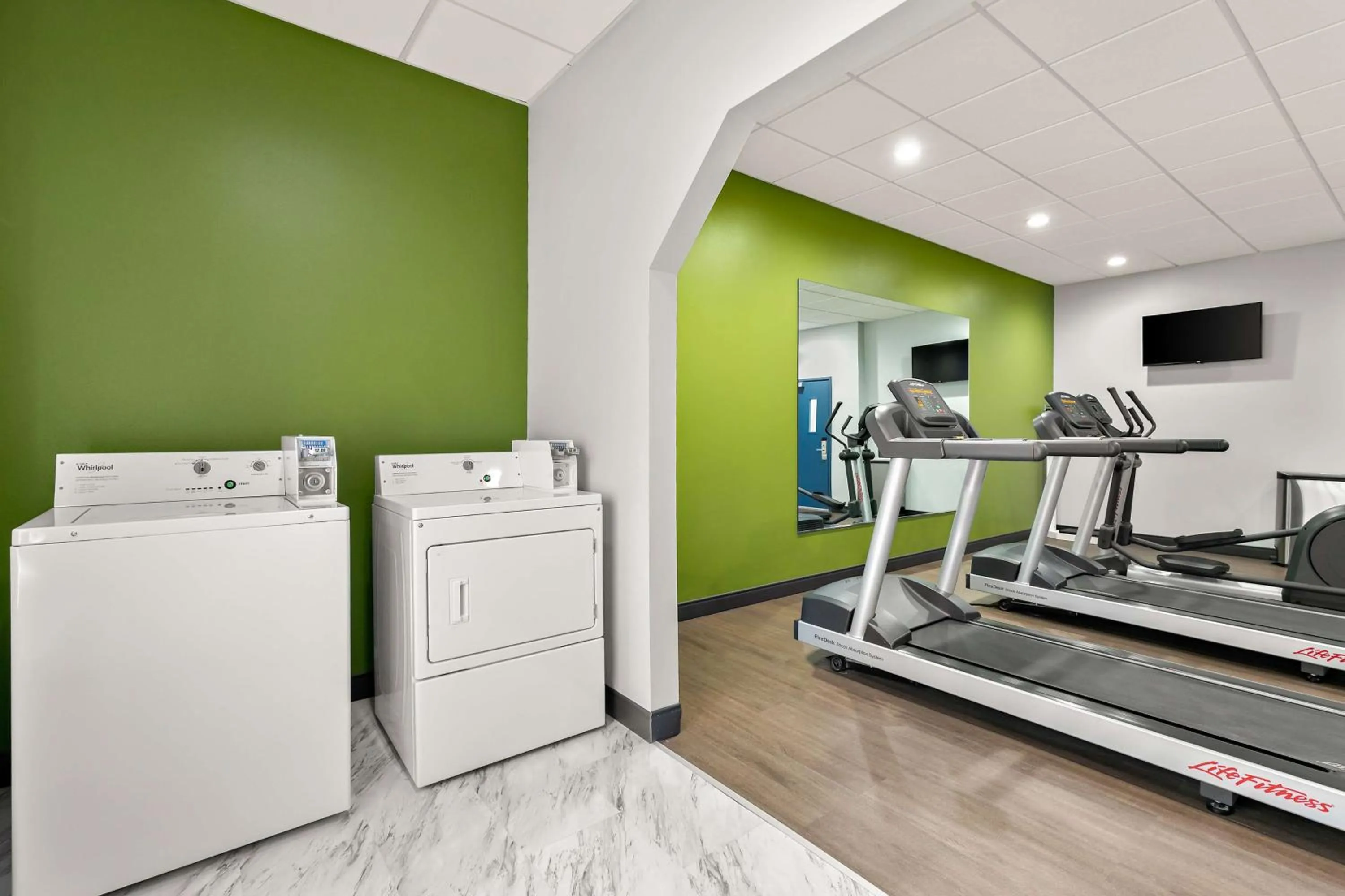 Fitness centre/facilities in Country Inn & Suites by Radisson, Commerce, GA Near SK Battery Plant