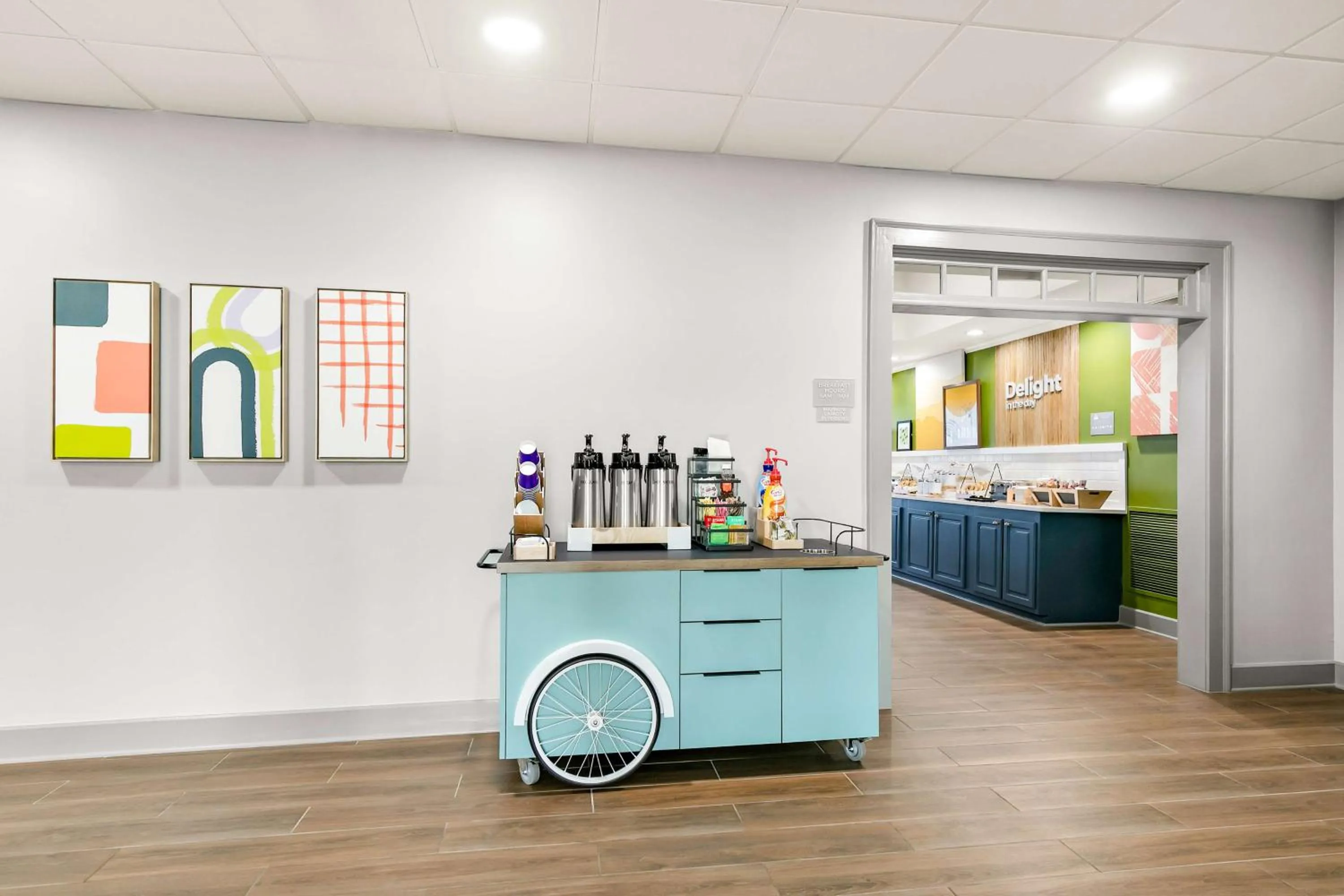 Dining area in Country Inn & Suites by Radisson, Commerce, GA Near SK Battery Plant