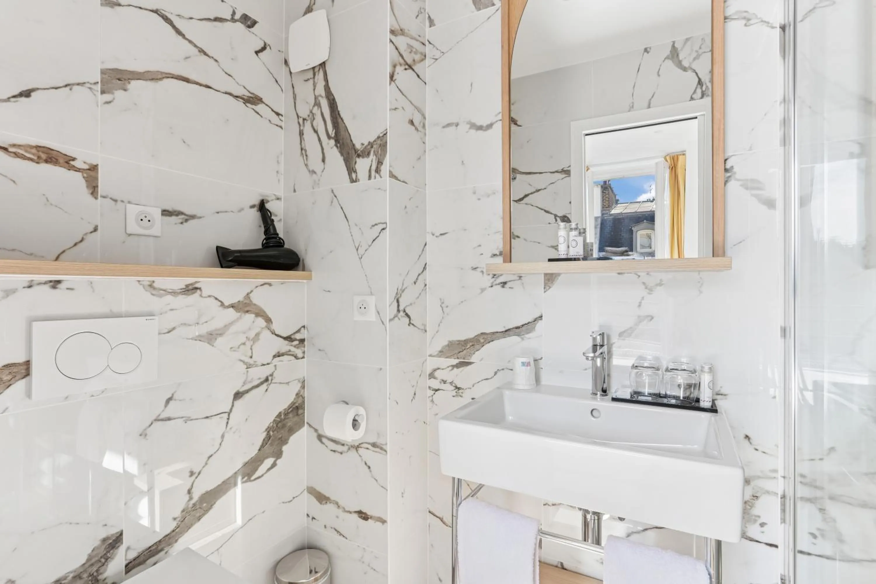 Bathroom in Hôtel Alexandrine Opera
