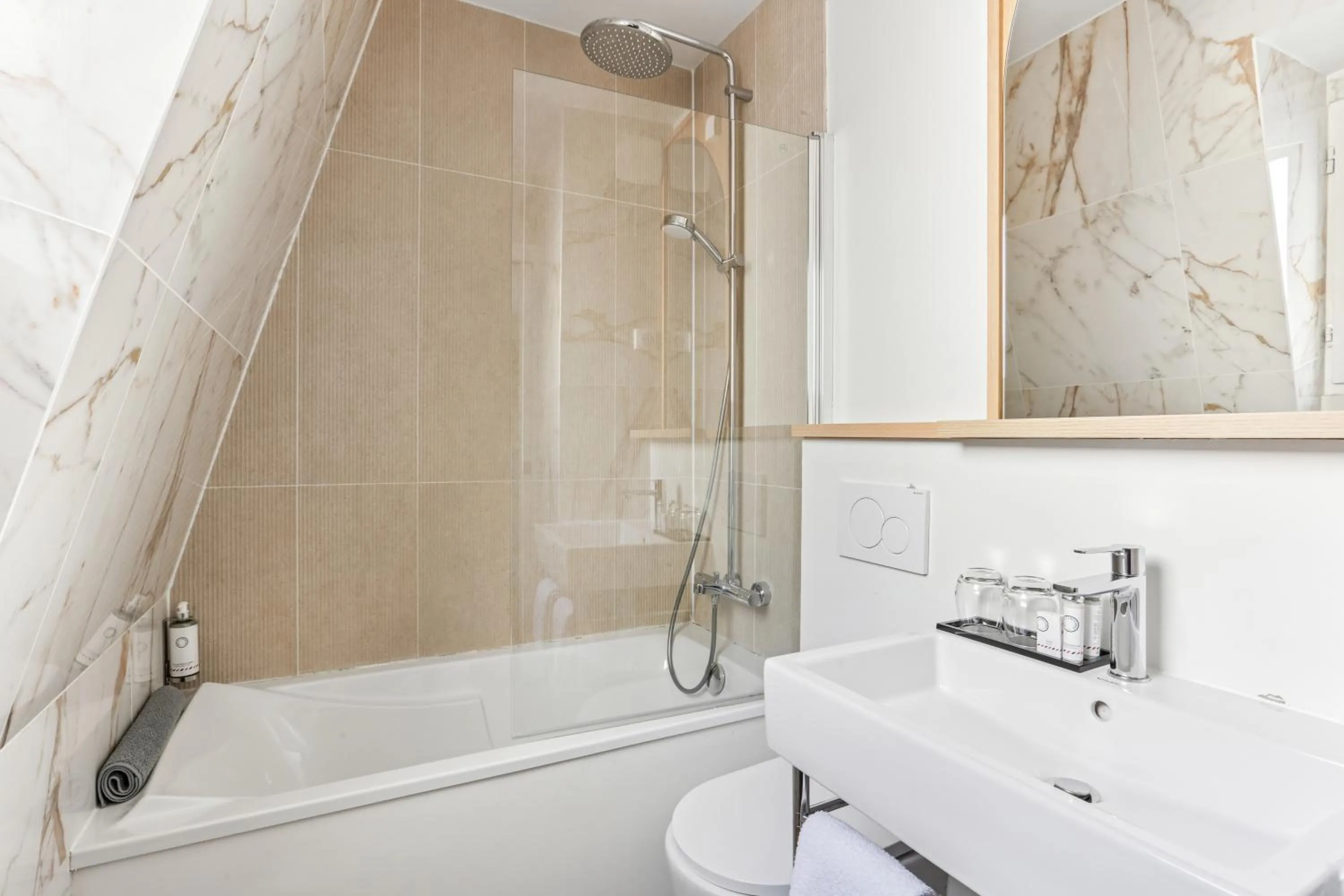 Bathroom in Hôtel Alexandrine Opera