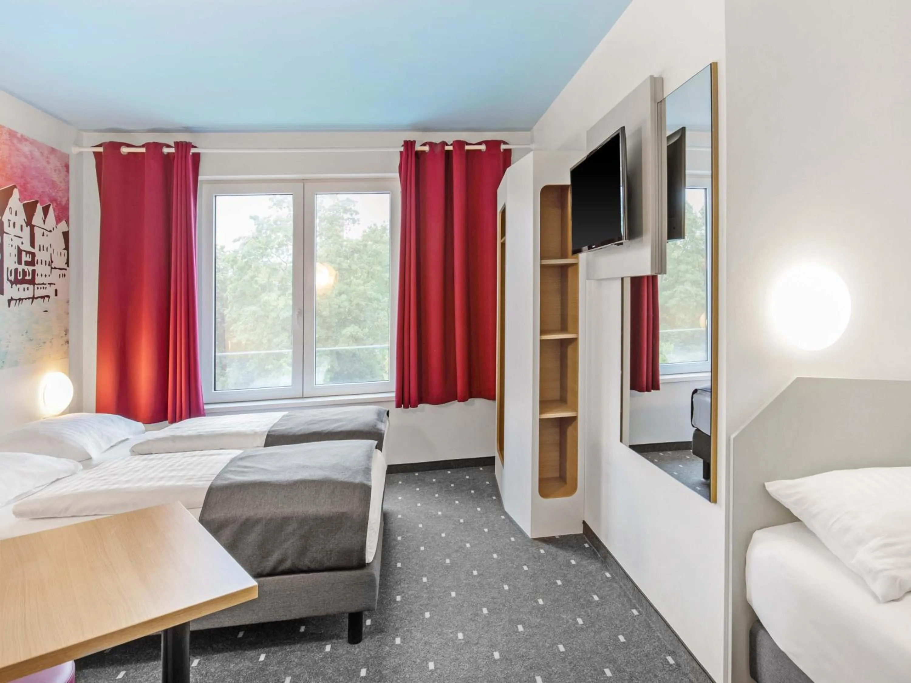 Photo of the whole room, Bed in B&B Hotel Lüneburg