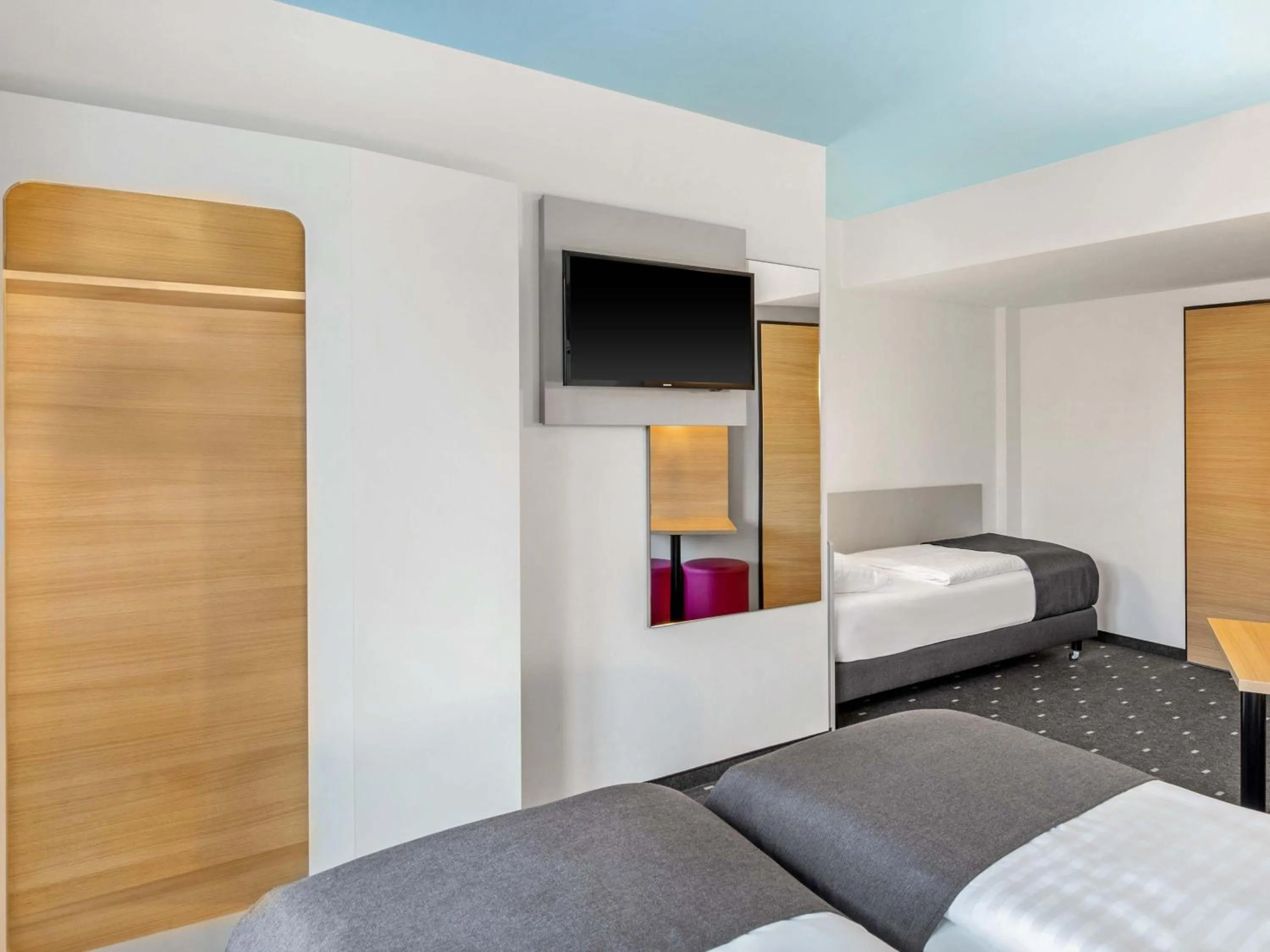 Photo of the whole room, Bed in B&B Hotel Lüneburg