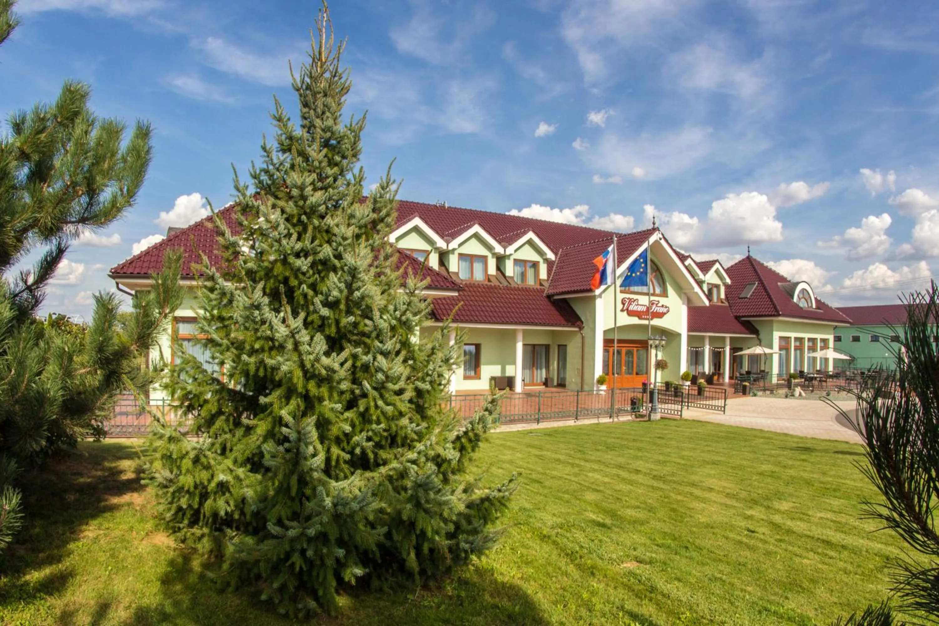 Property Building in Hotel Viliam Frano