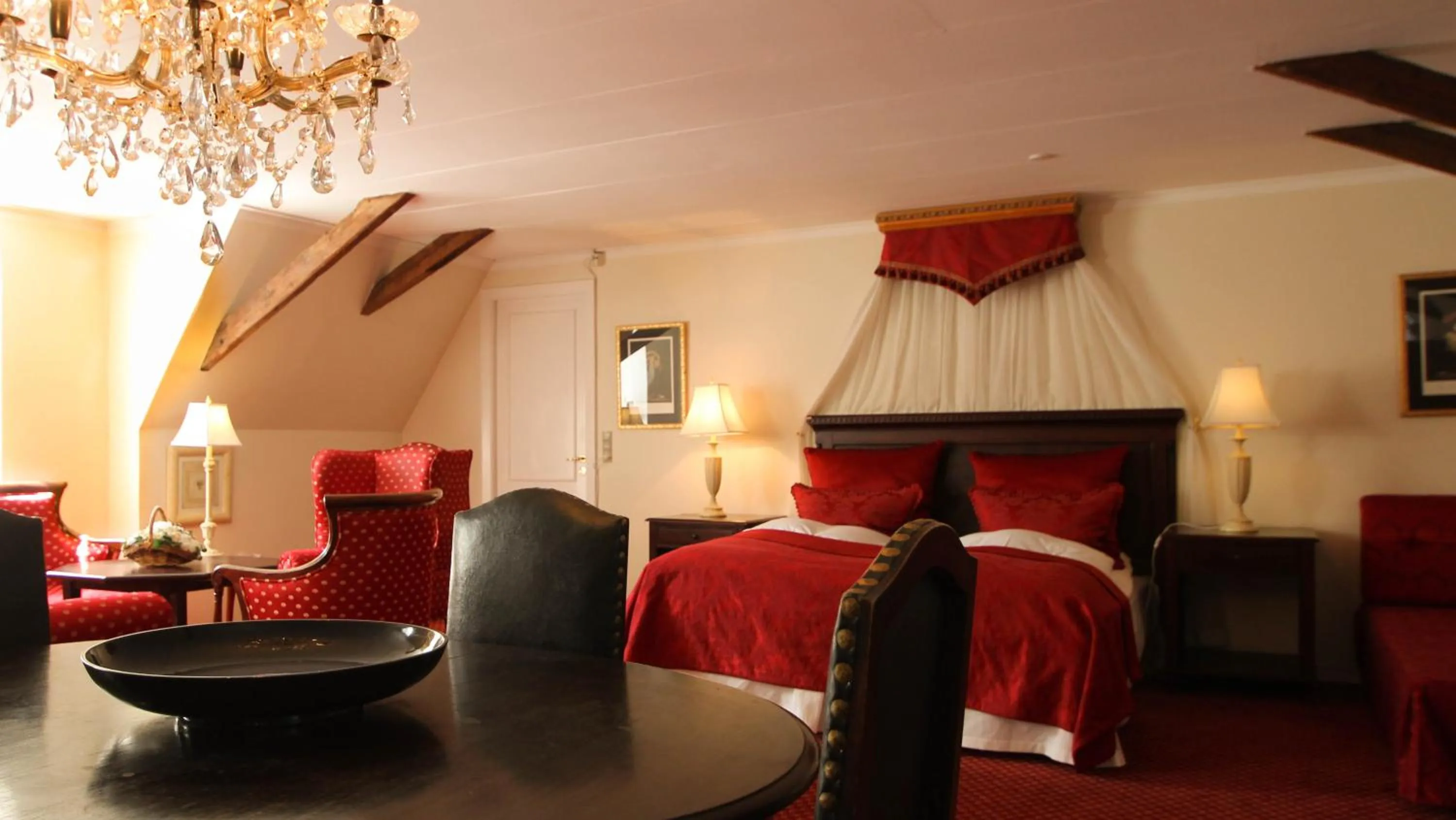 Photo of the whole room, Bed in Kokkedal Slotshotel