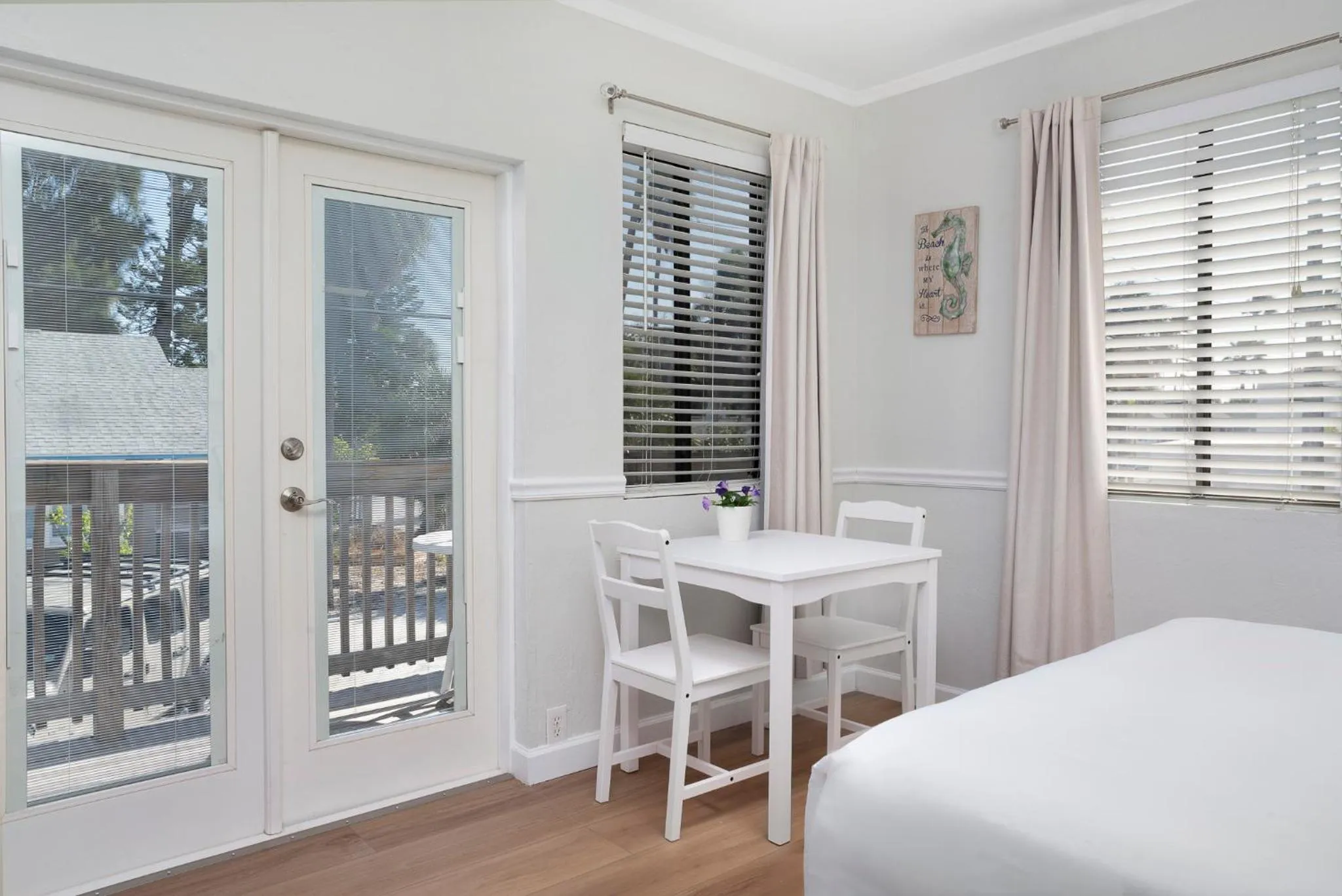 Bed in Sabal Palms Inn