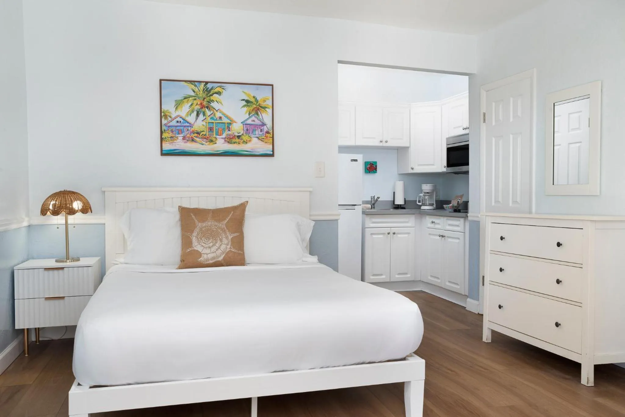 Bed in Sabal Palms Inn