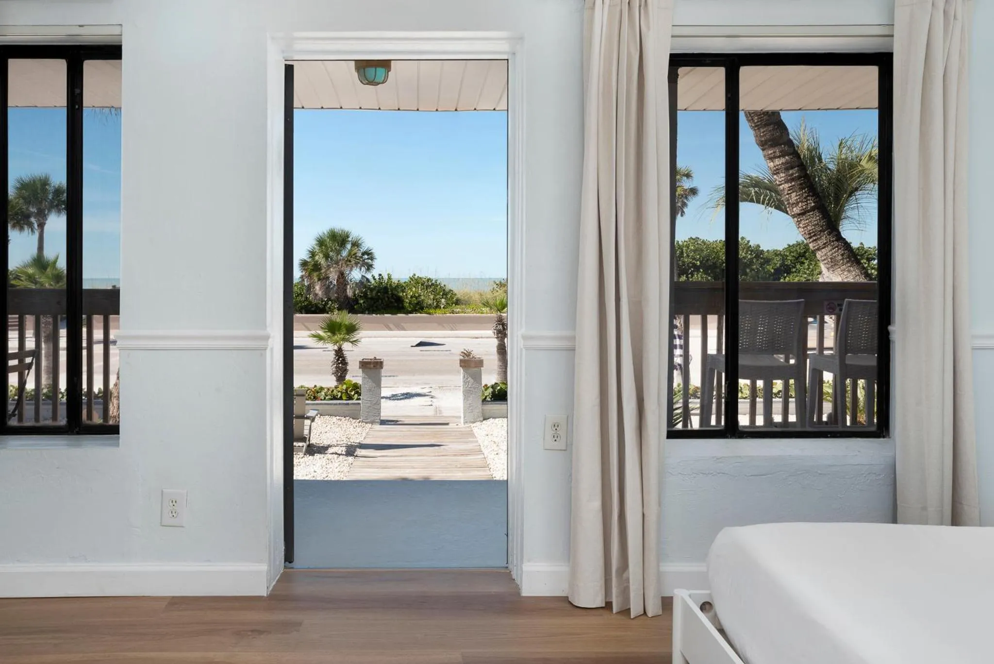 Bed in Sabal Palms Inn