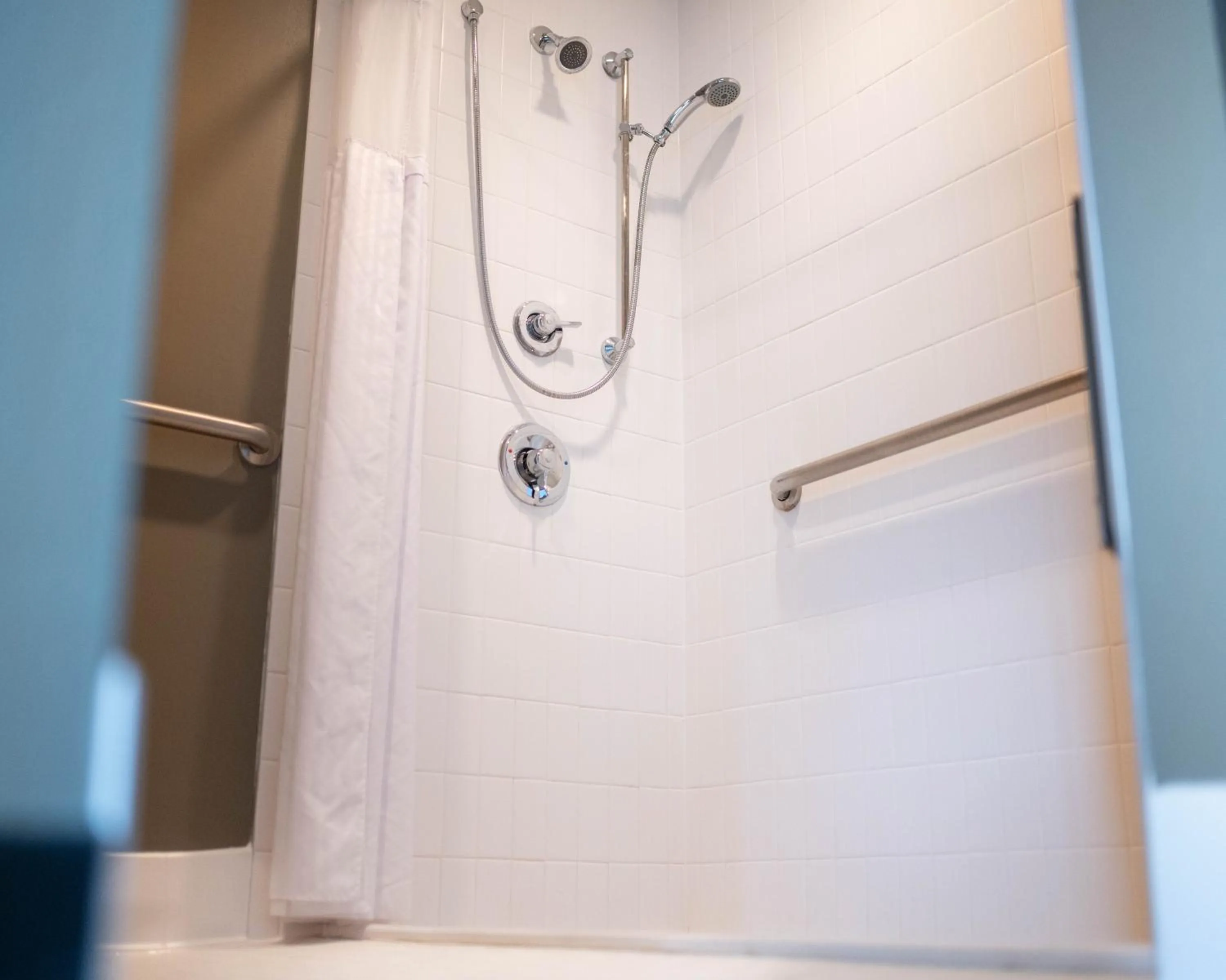 Shower in The Oxbow Hotel