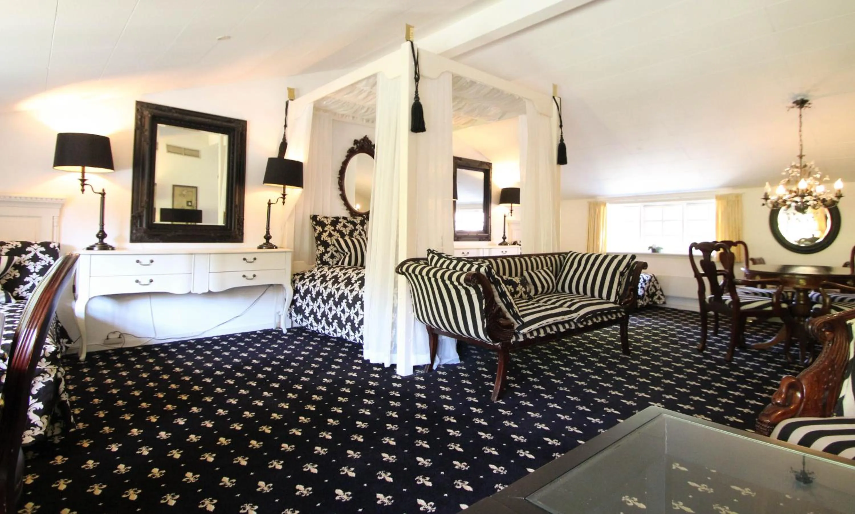 Bed in Sauntehus Castle Hotel