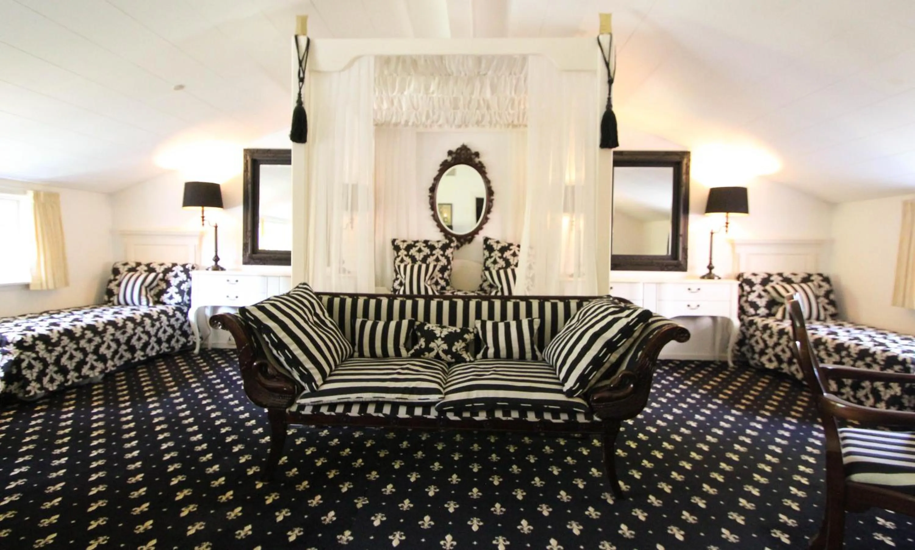 Bed in Sauntehus Castle Hotel