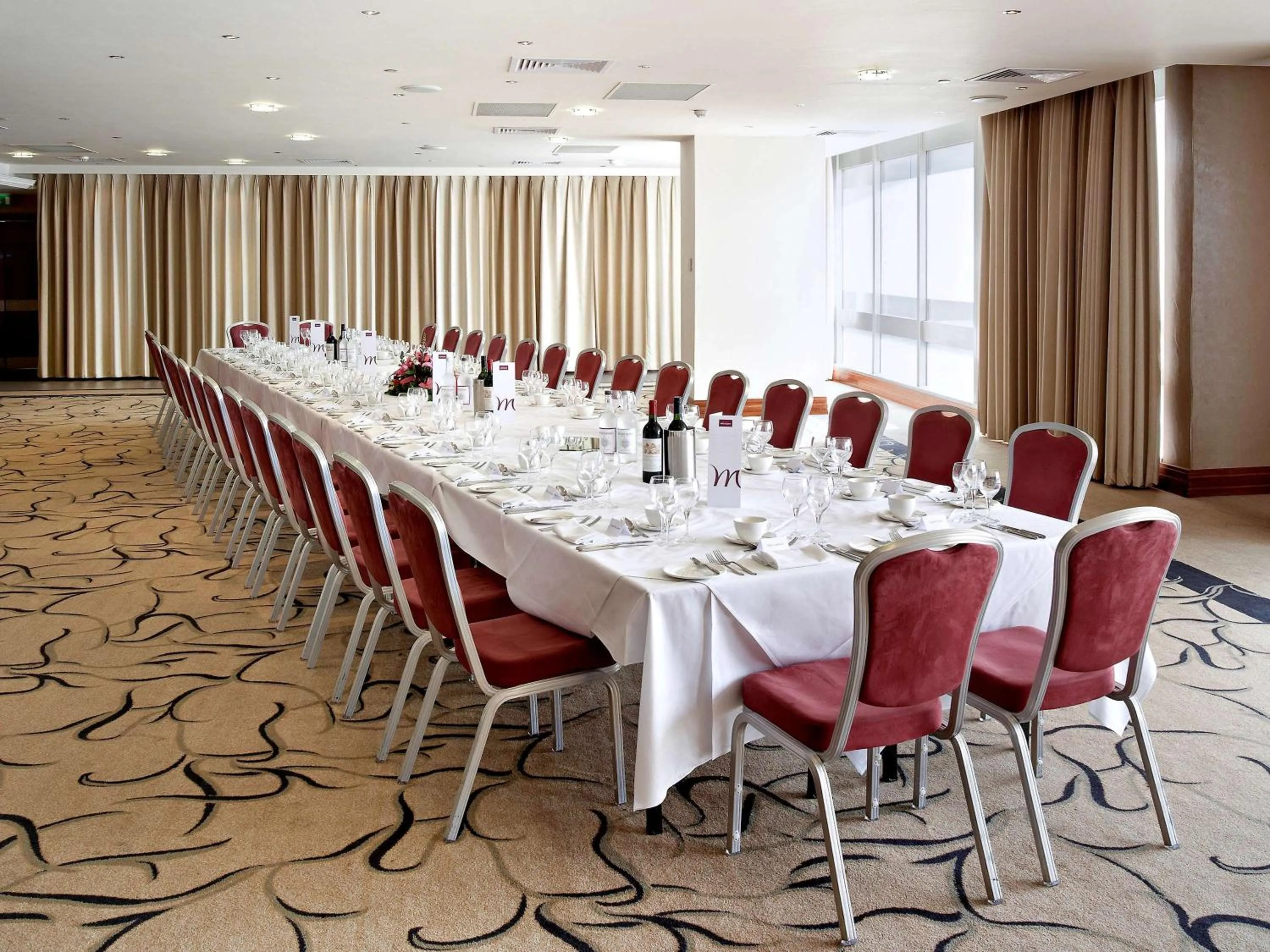 Business facilities in Holland House Hotel Cardiff By Sunday