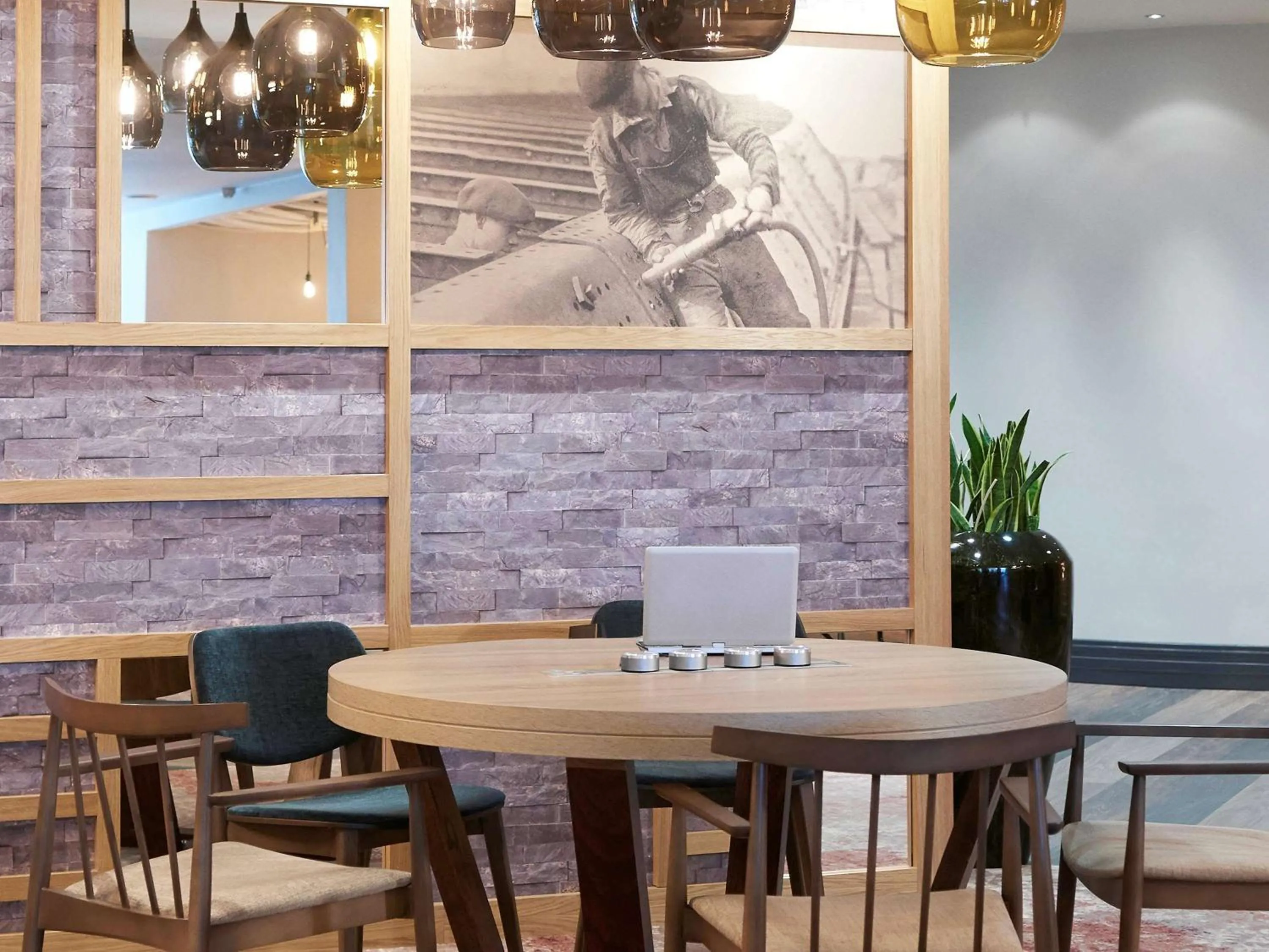 Business facilities in Holland House Hotel Cardiff By Sunday