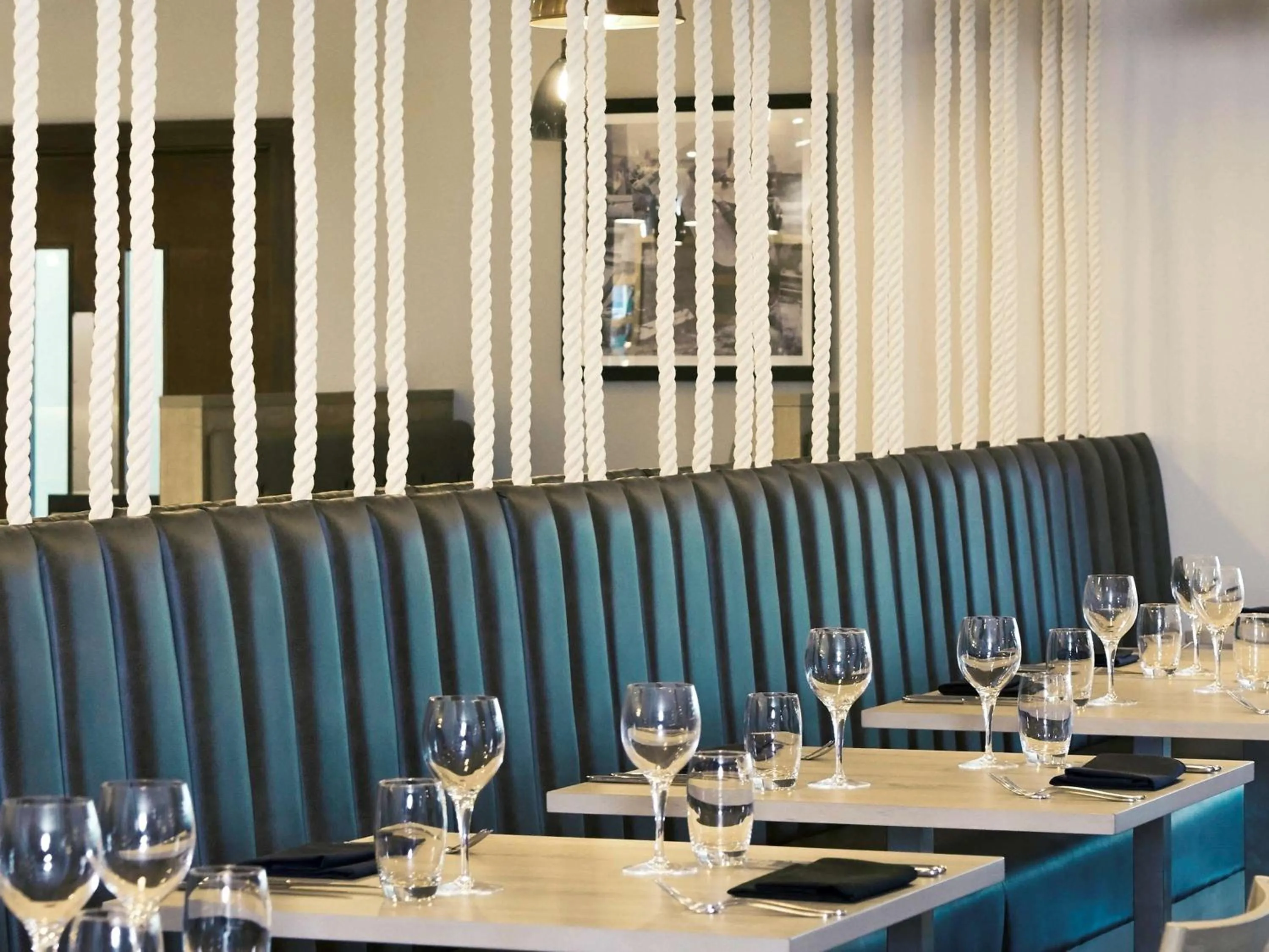 Lounge or bar in Holland House Hotel Cardiff By Sunday