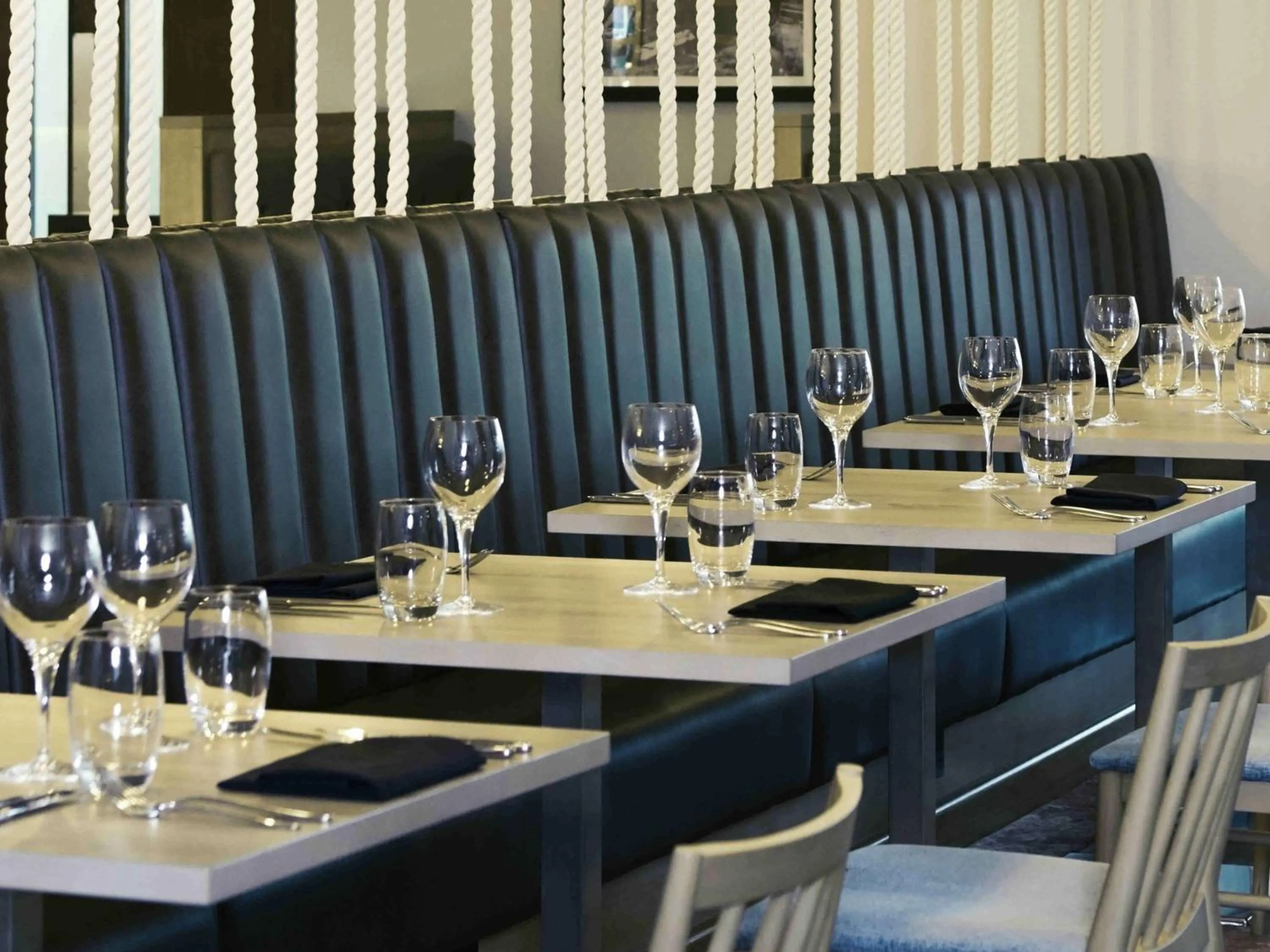 Restaurant/places to eat in Holland House Hotel Cardiff By Sunday