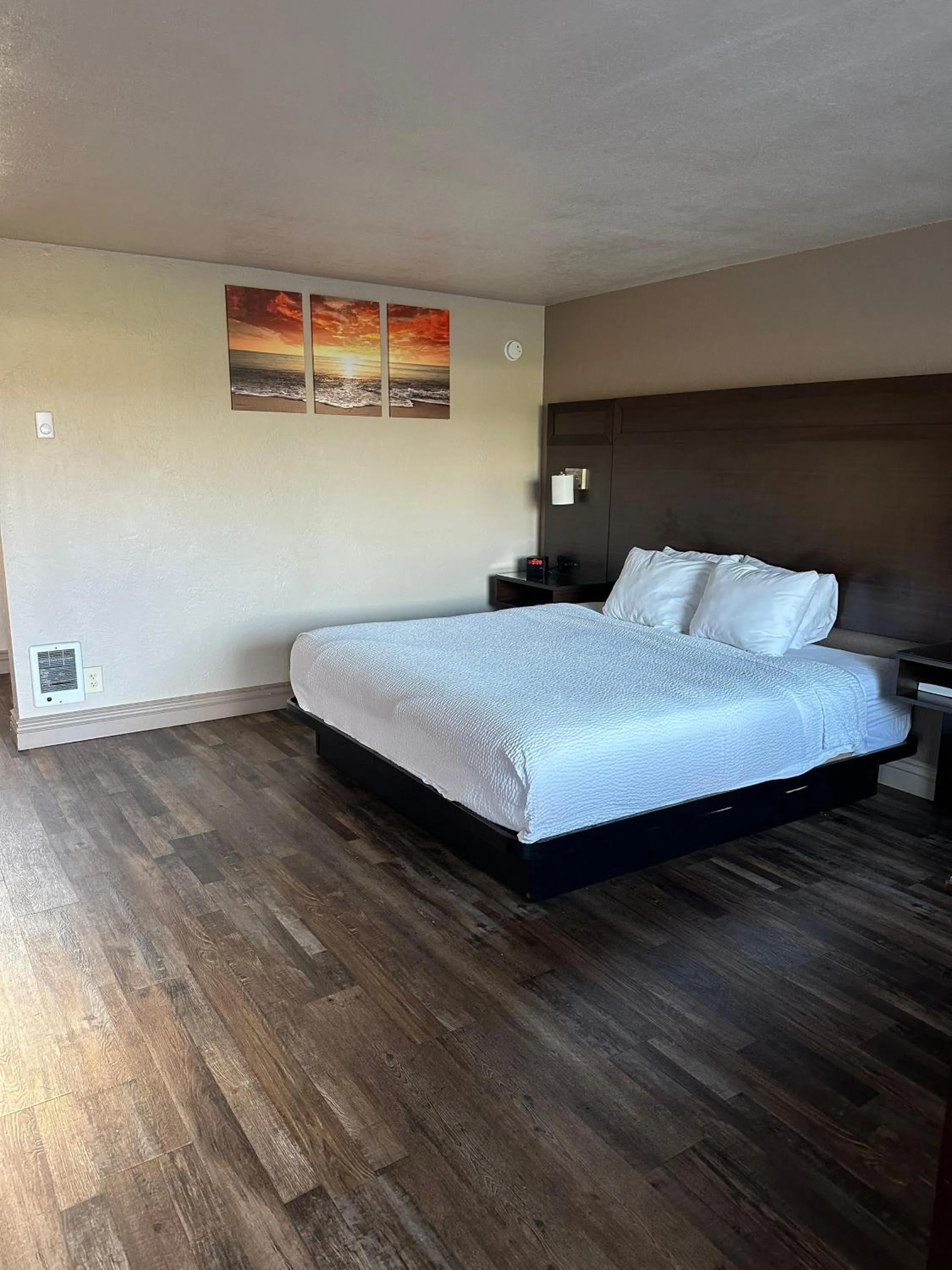 Bedroom, Bed in Travelodge by Wyndham Florence