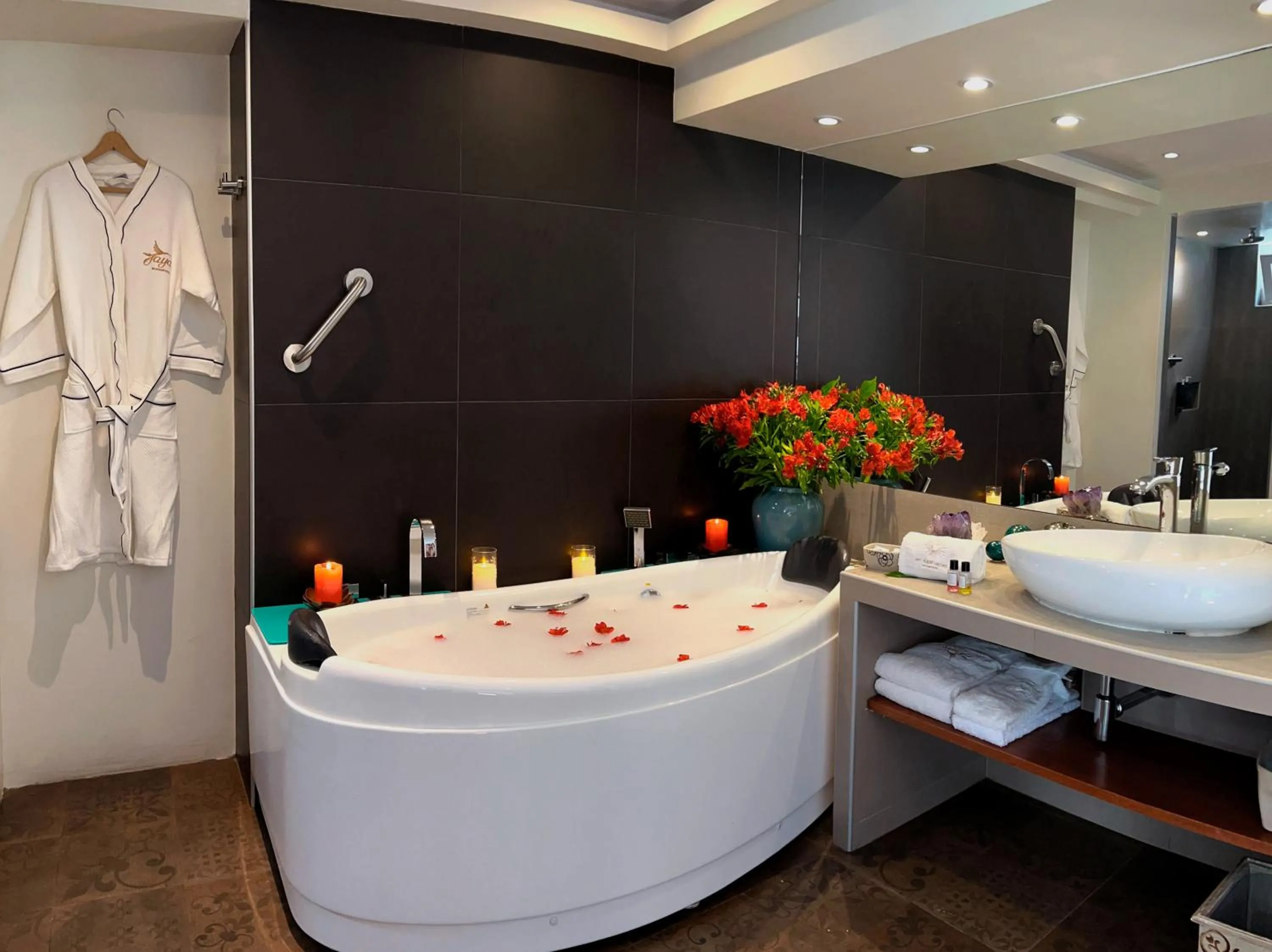 Hot Tub in Jaya Machu Picchu Boutique Hotel