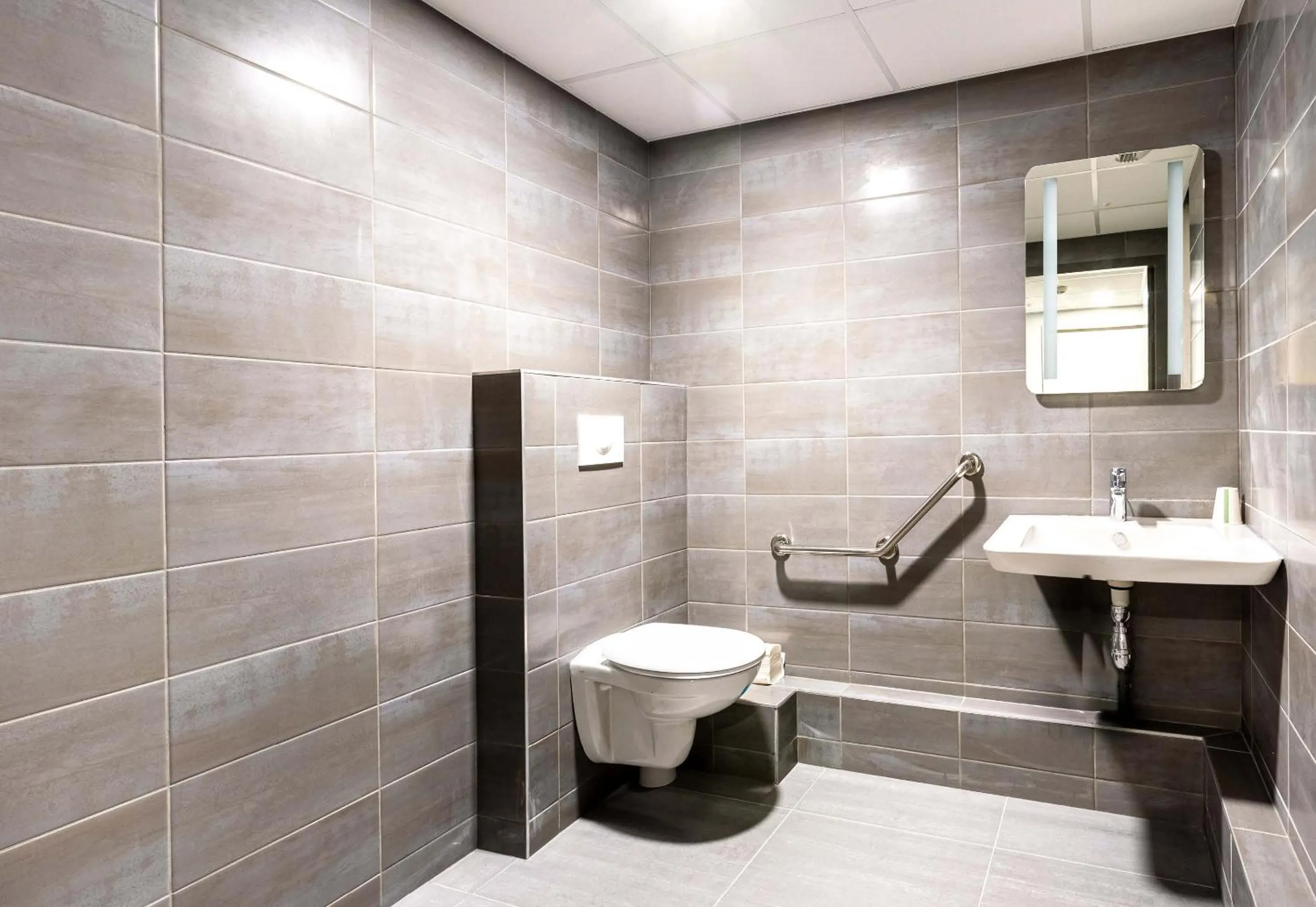 Bathroom in B&B HOTEL Angers Parc Expos