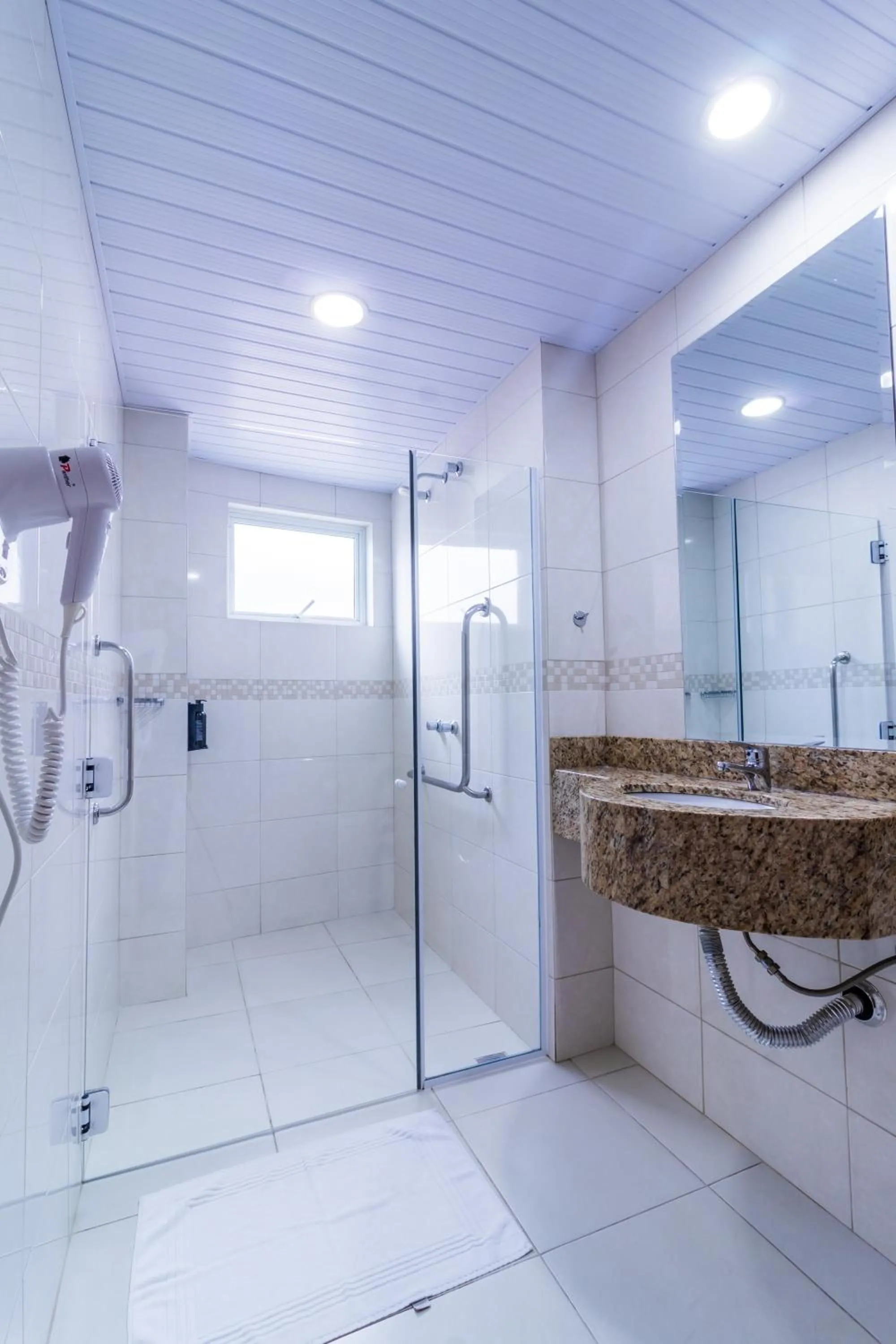 Shower in Luds Comfort Hotel