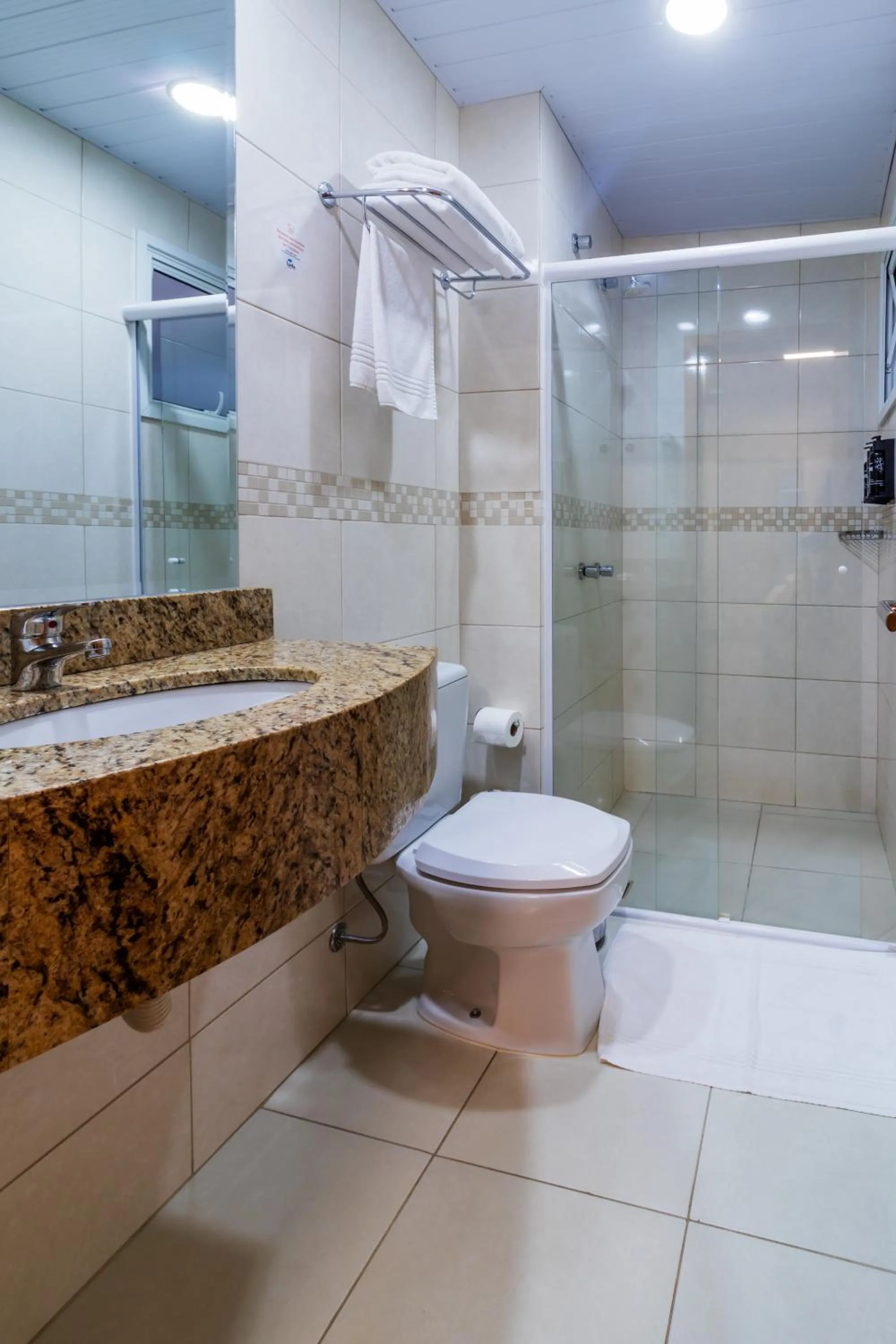 Shower in Luds Comfort Hotel