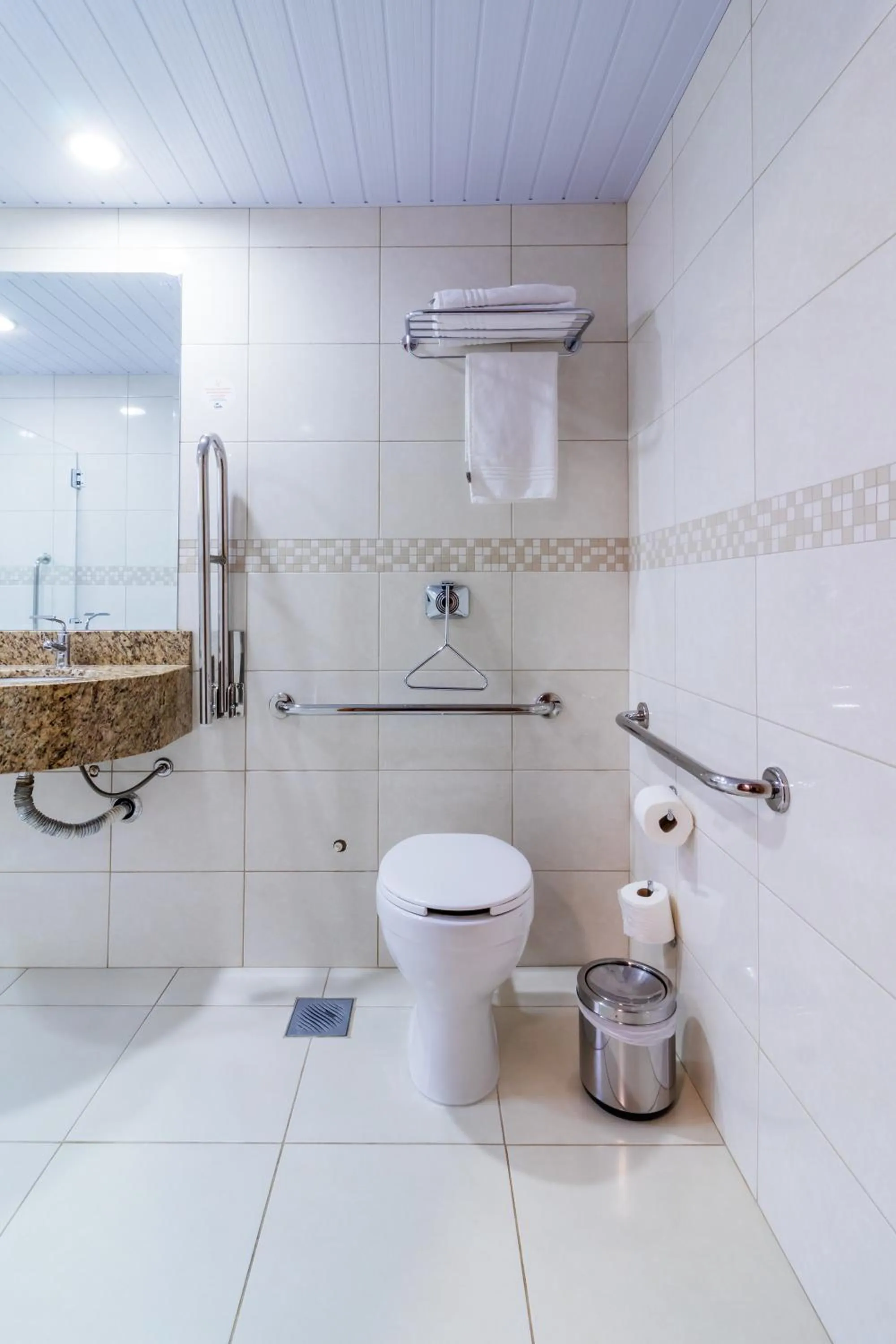 Shower in Luds Comfort Hotel